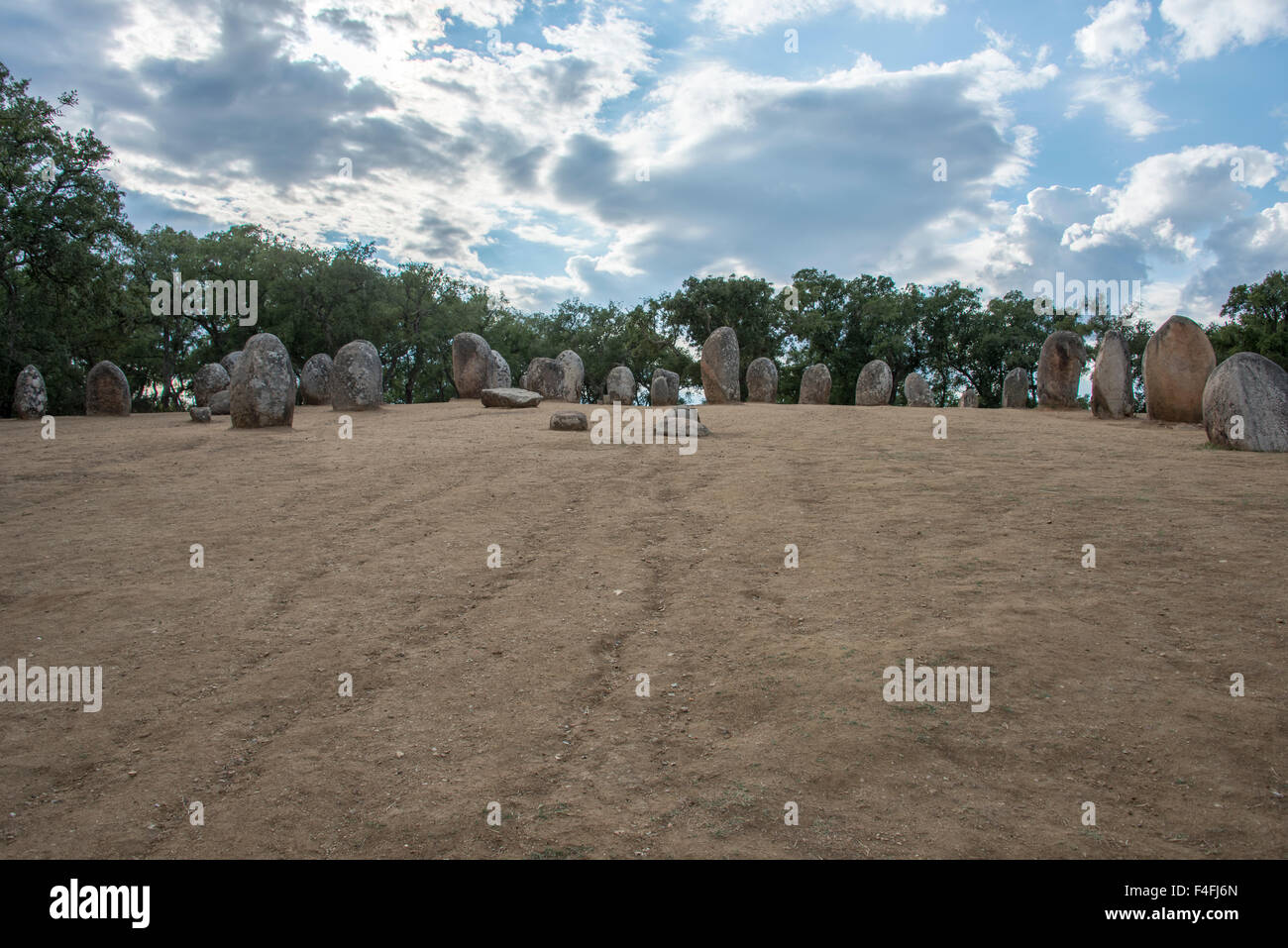 Menhire in Megalith Denkmal der Cromelech Dos Almendres - Evora-Portugal Stockfoto