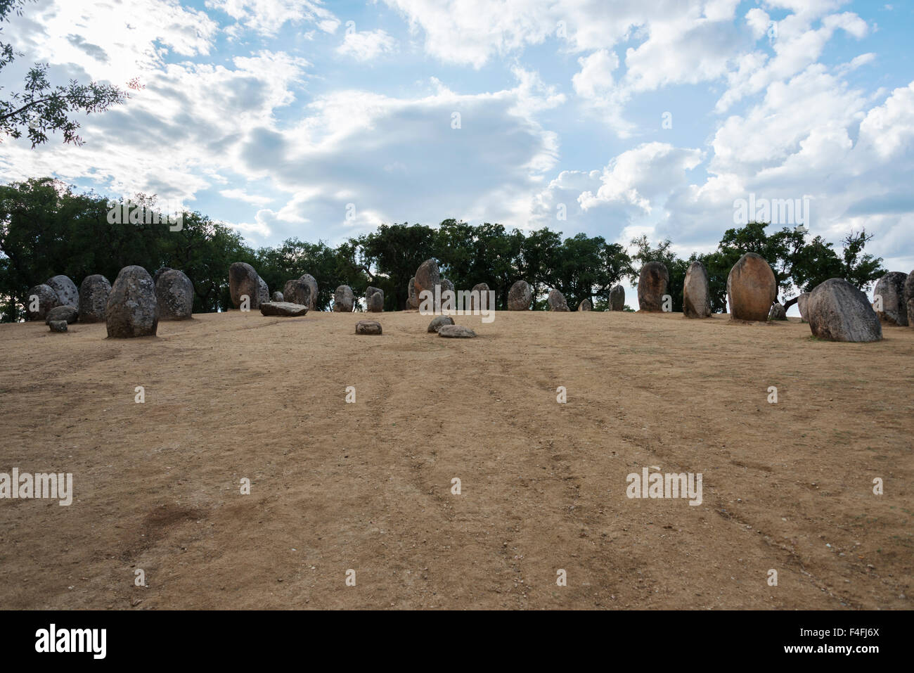 Menhire in Megalith Denkmal der Cromelech Dos Almendres - Evora-Portugal Stockfoto