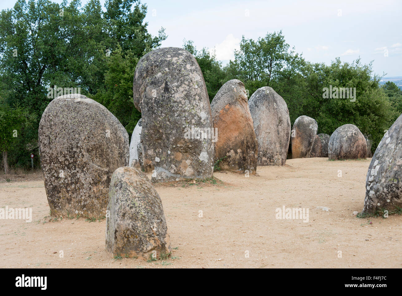 Menhire in Megalith Denkmal der Cromelech Dos Almendres - Evora-Portugal Stockfoto