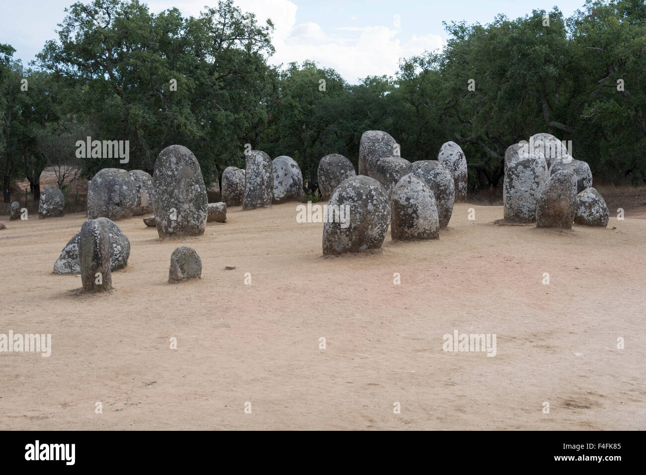 Menhire in Megalith Denkmal der Cromelech Dos Almendres - Evora-Portugal Stockfoto