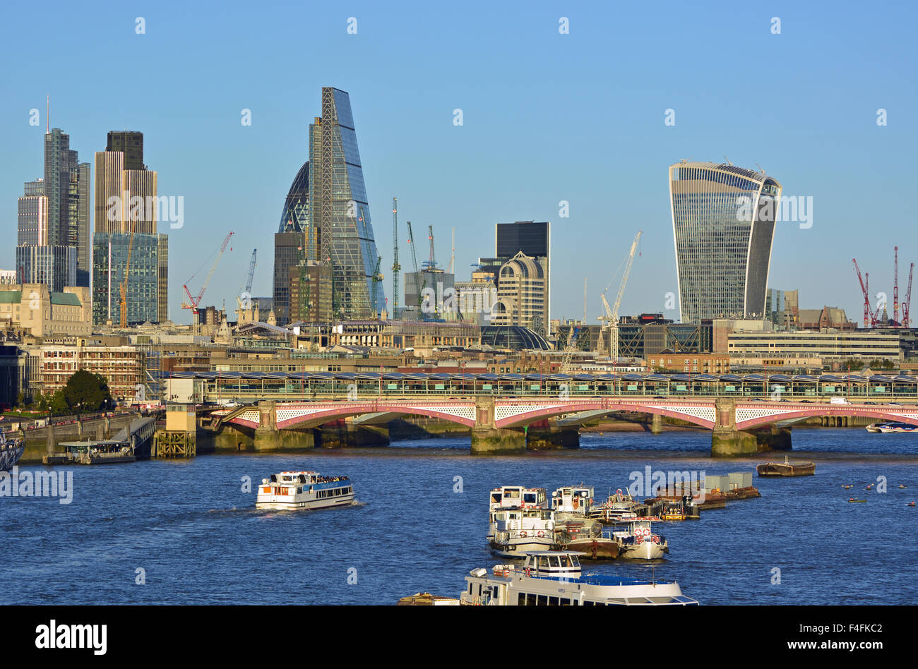 Blick auf den kommerziellen Zentrum von London mit Blackfriars Bridge Stockfoto