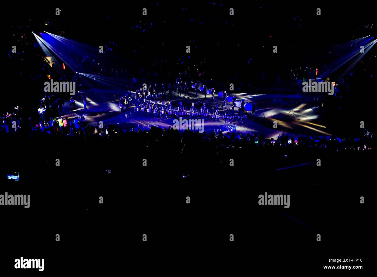 16. Oktober 2015; Storrs, CT, USA; Die Connecticut Huskies Band führt während der ersten Nacht in Gampel Pavilion. Anthony Nesmith/Cal-Sport-Medien Stockfoto