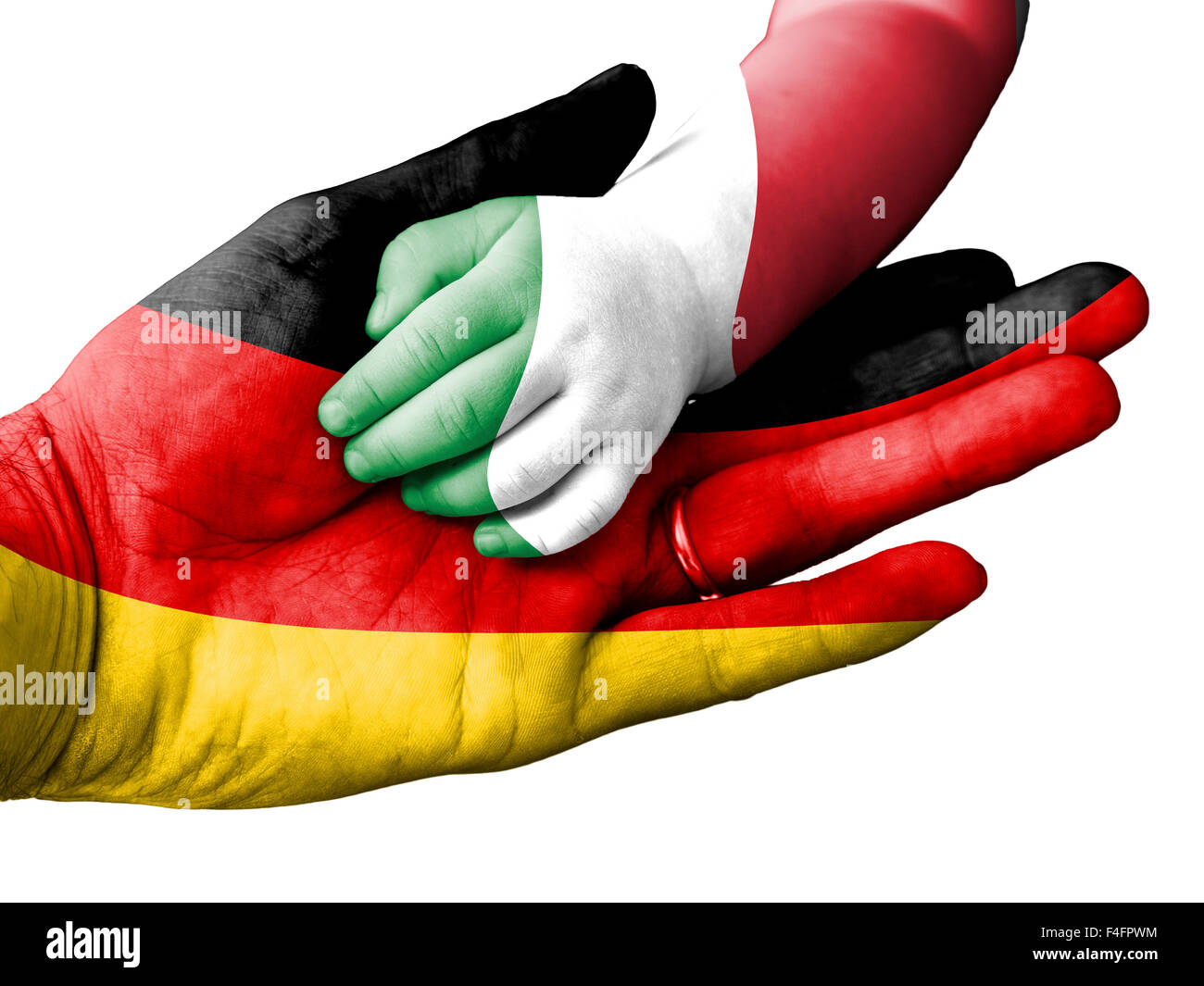 Deutschland Flagge überlagert die Hand eines erwachsenen Mannes im Besitz einer Baby-Hand mit der Flagge Italiens überdruckt Stockfoto