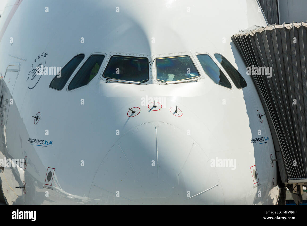 Nase von Air France/KLM Airbus A380 parkte am Jetway, Charles de Gaulle Airport Stockfoto