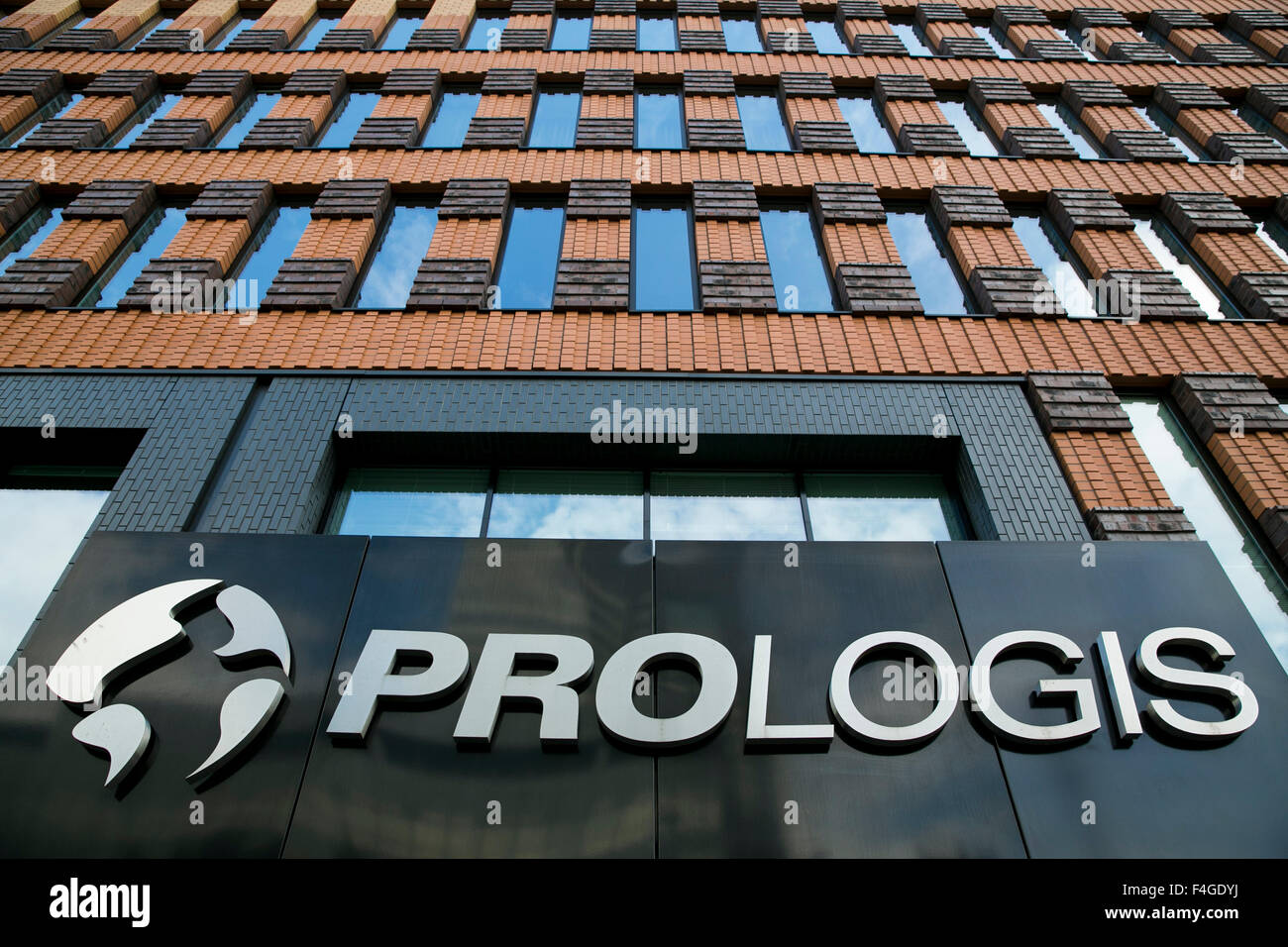 Ein Logo Zeichen außerhalb eines Bürogebäudes am 3. Oktober 2015 von Prologis in Amsterdam, Niederlande besetzt. Stockfoto