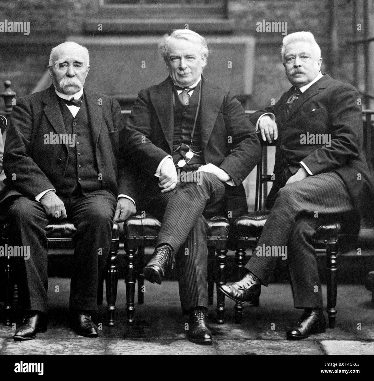 VERSAILLES Friedenskonferenz, Paris, 1919. Von links: George Clemenceau, Französisch PM, David-Lloyd George, britischen Premierministers, Vittorio Orlando, italienische Uhr Foto Bain News Service Stockfoto VERSAILLES Friedenskonferenz, Paris, 1919. Von links: George Clemenceau, Französisch PM, David-Lloyd George, britischen Premierministers, Vittorio Orlando, italienische Uhr Foto Bain News Service Stockfoto