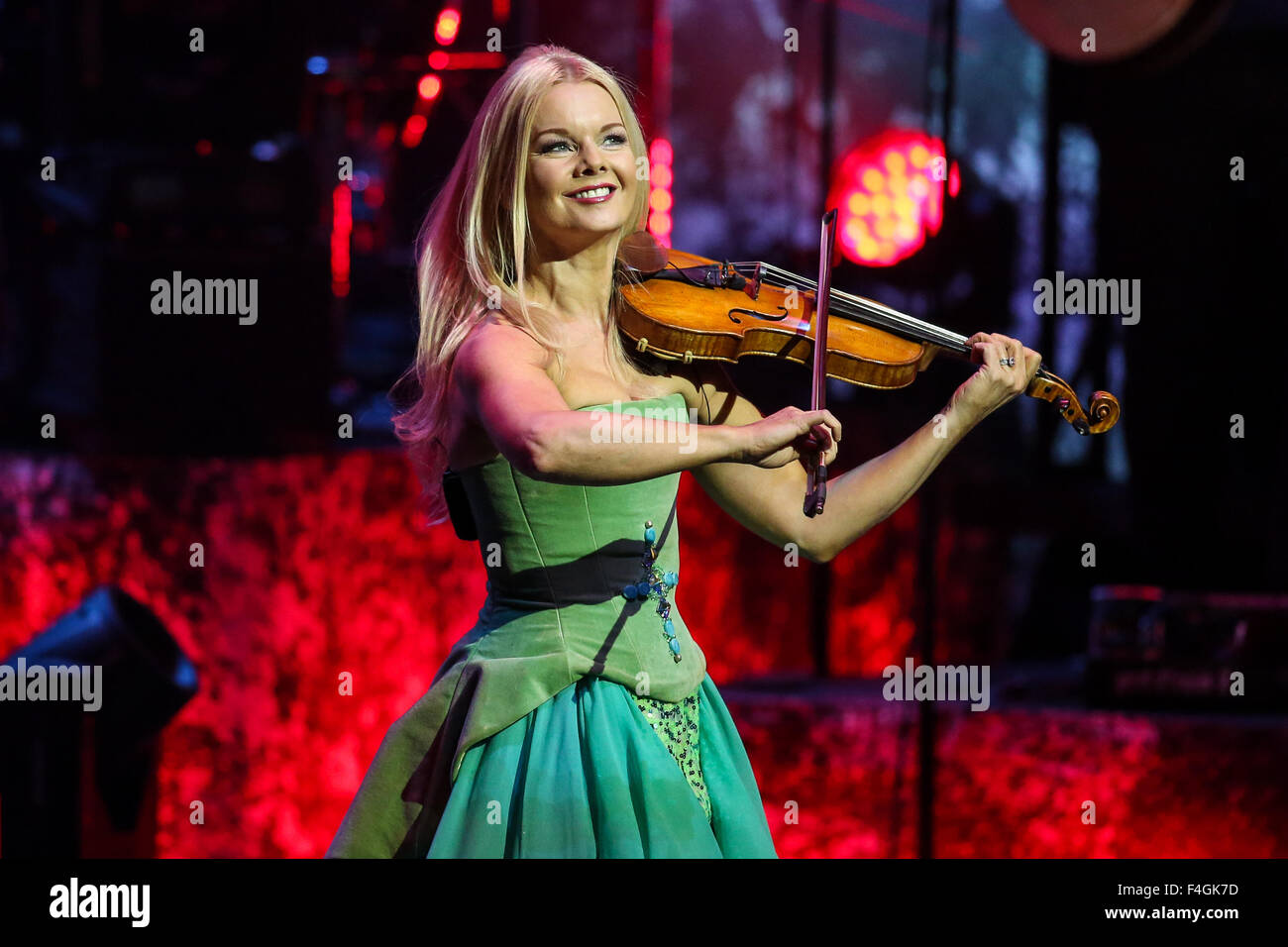 CELTIC WOMAN bringt Tournee 2014 das Durham Performing Arts Center in Durham, North Carolina.  Máiréad Nesbitt, Lisa Lambe, Máiréad Carlin und Susan McFadden sind derzeit im Rahmen der 2014 Celtic Woman US Tour durchführen. Stockfoto