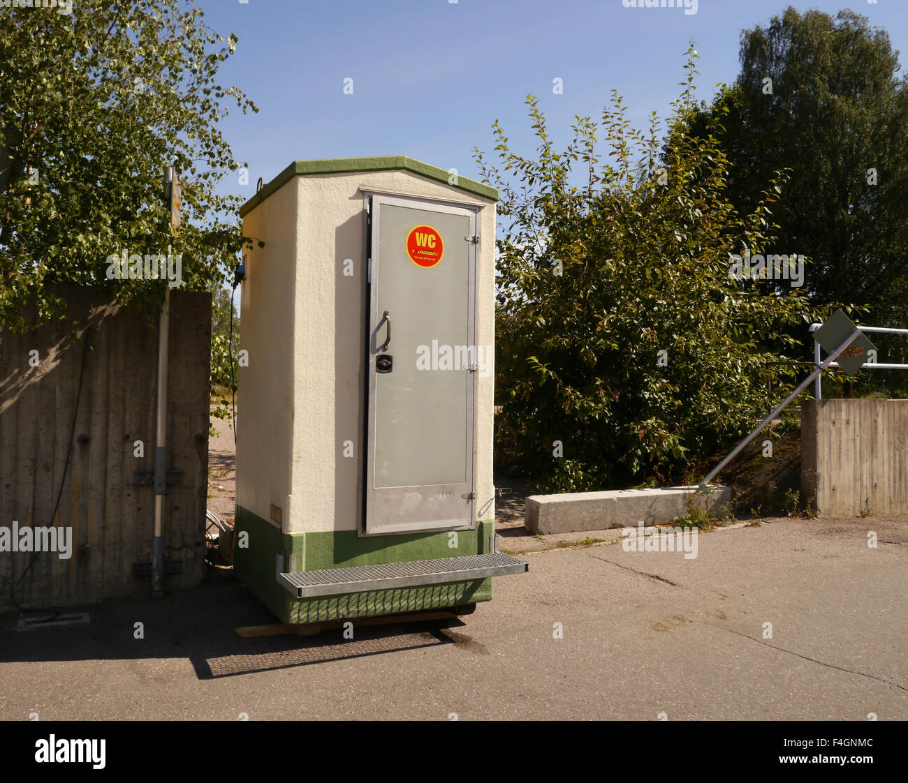 Einer öffentlichen Mobile Toilettenkabine in Helsinki, Finnland Stockfoto