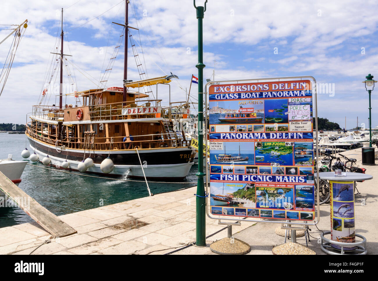 Touristischen Ausflugsboote in Rovinj Harbour, Rovinj, Istrien, Kroatien Stockfoto