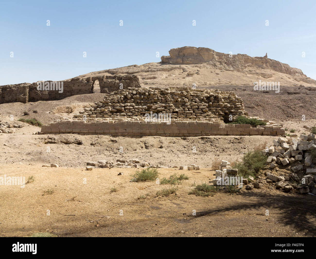 Zawyet el Amwat, der kleine Stufenpyramide in der Nähe der Stadt el Minya, Mittelägypten Stockfoto