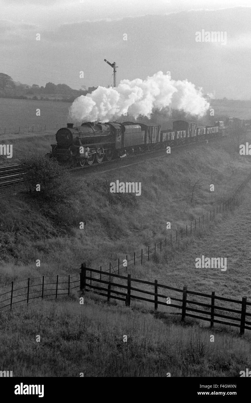 Britische Schiene Dampf Lok Originalnummer 44883 bei Moore Cheshire England uk 1960er Jahre Stockfoto