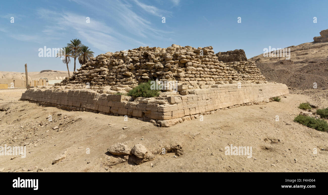 Zawyet el Amwat, der kleine Stufenpyramide in der Nähe der Stadt el Minya, Mittelägypten Stockfoto