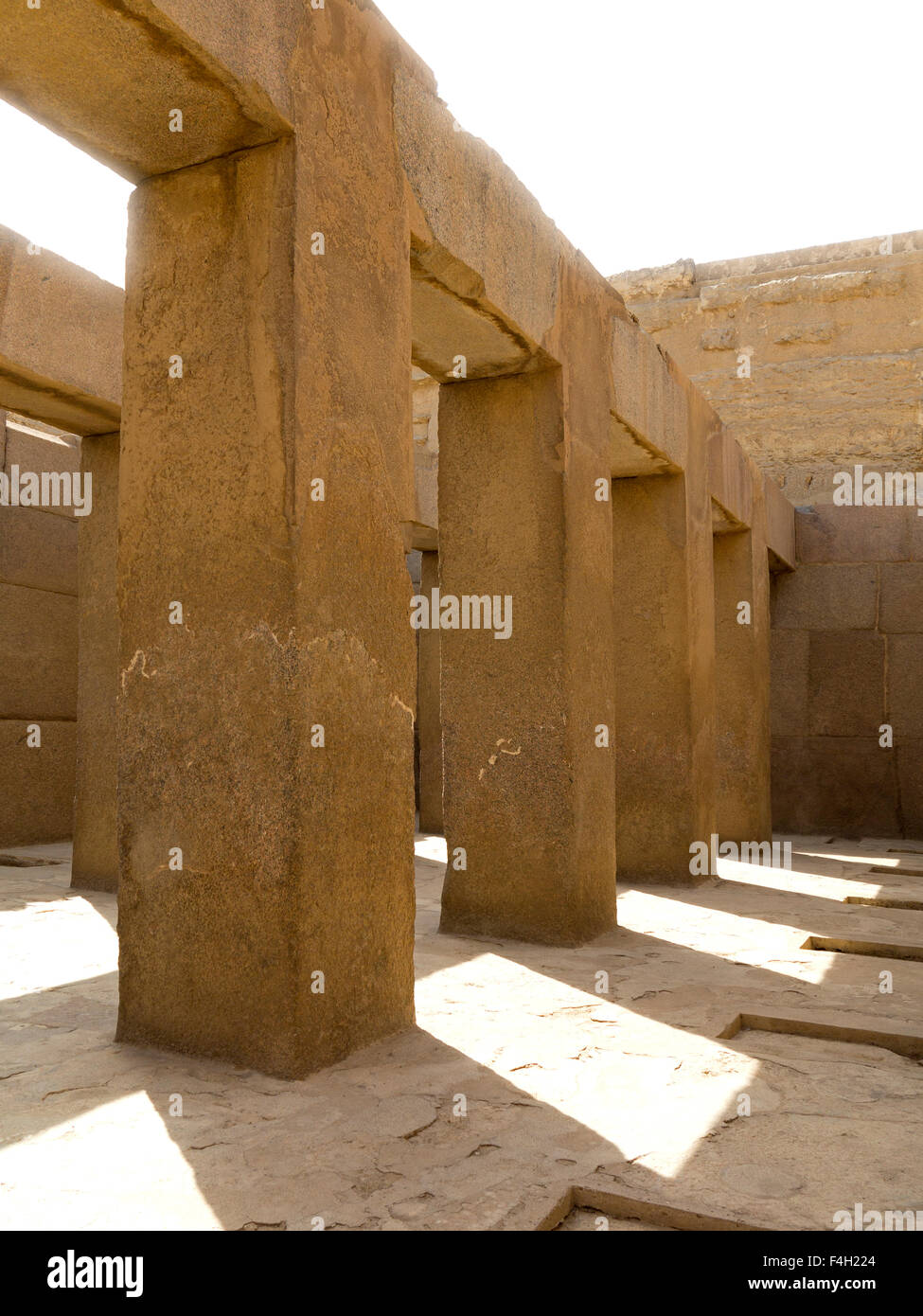 Spalten in der Halle des Tal-Tempel des Pharao Khafre der 4. Dynastie, Gizeh, in der Nähe von Kairo Stockfoto