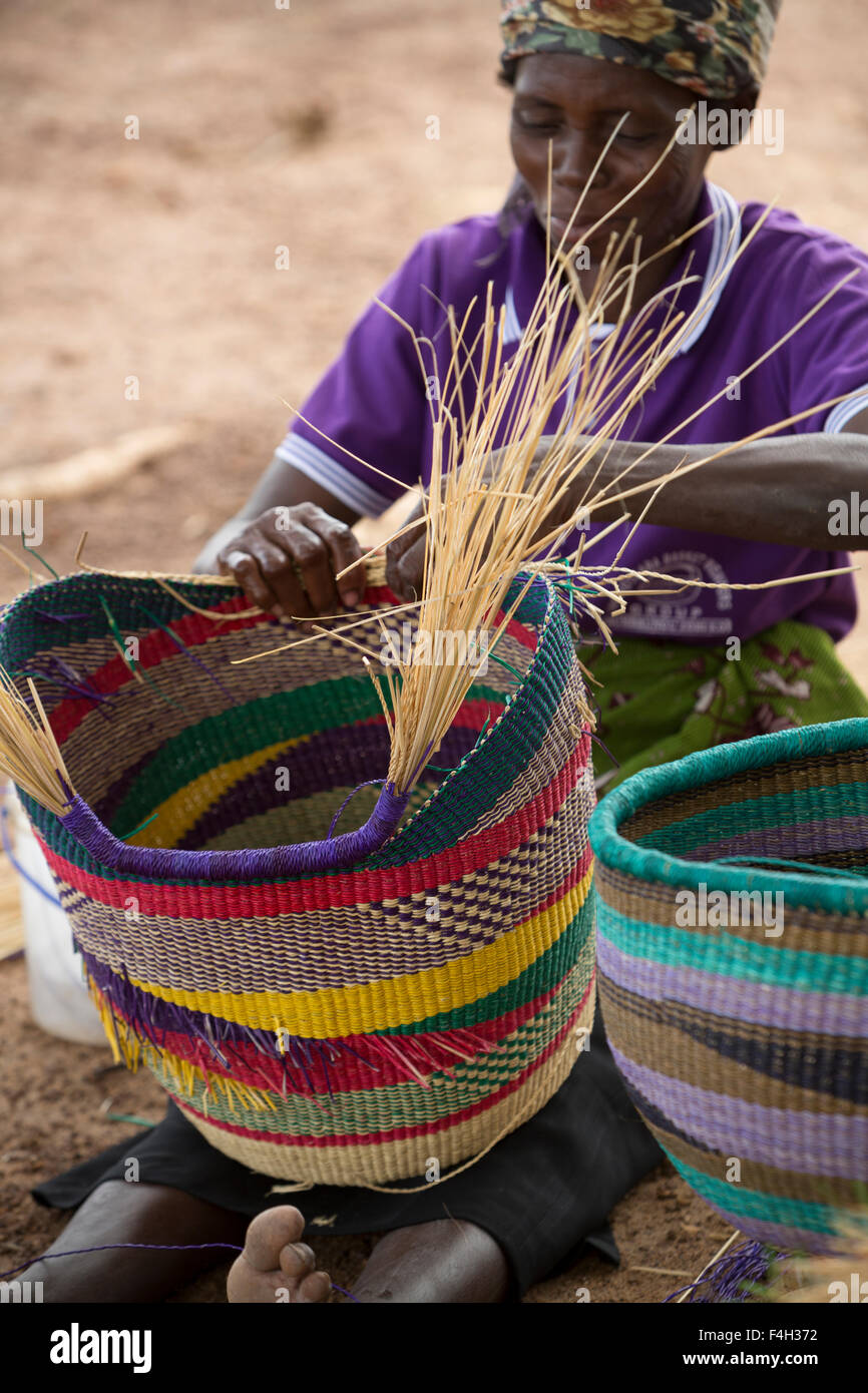 Fairer Handel, reich verzierten Stroh Körbe von den Frauen der Amongtaaba Korb Weber Gruppe in Bolgatanga Distrikt, Ghana verwoben sind. Stockfoto