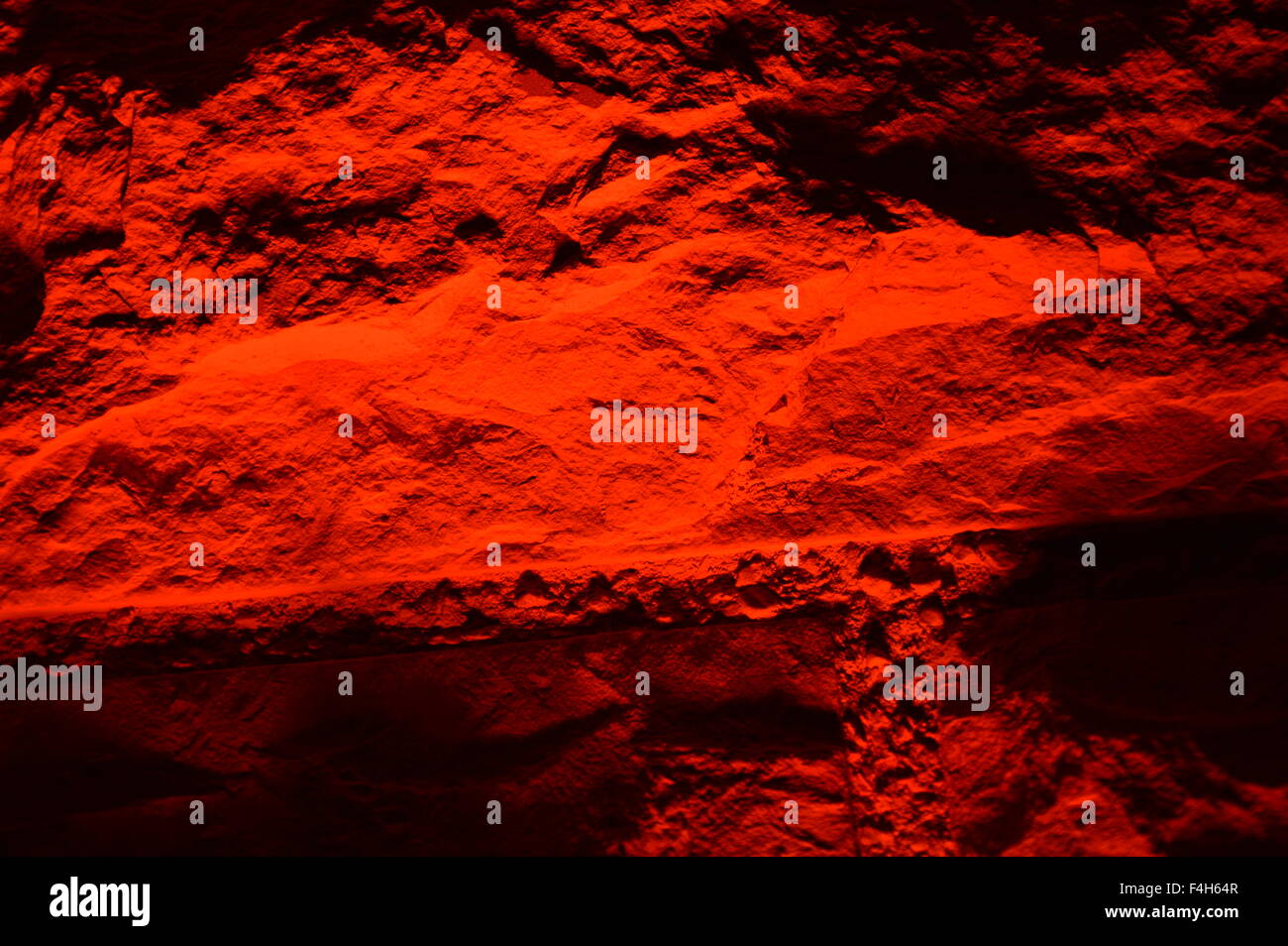 Wand in Natursteine in rotes Licht, zoom Stockfoto