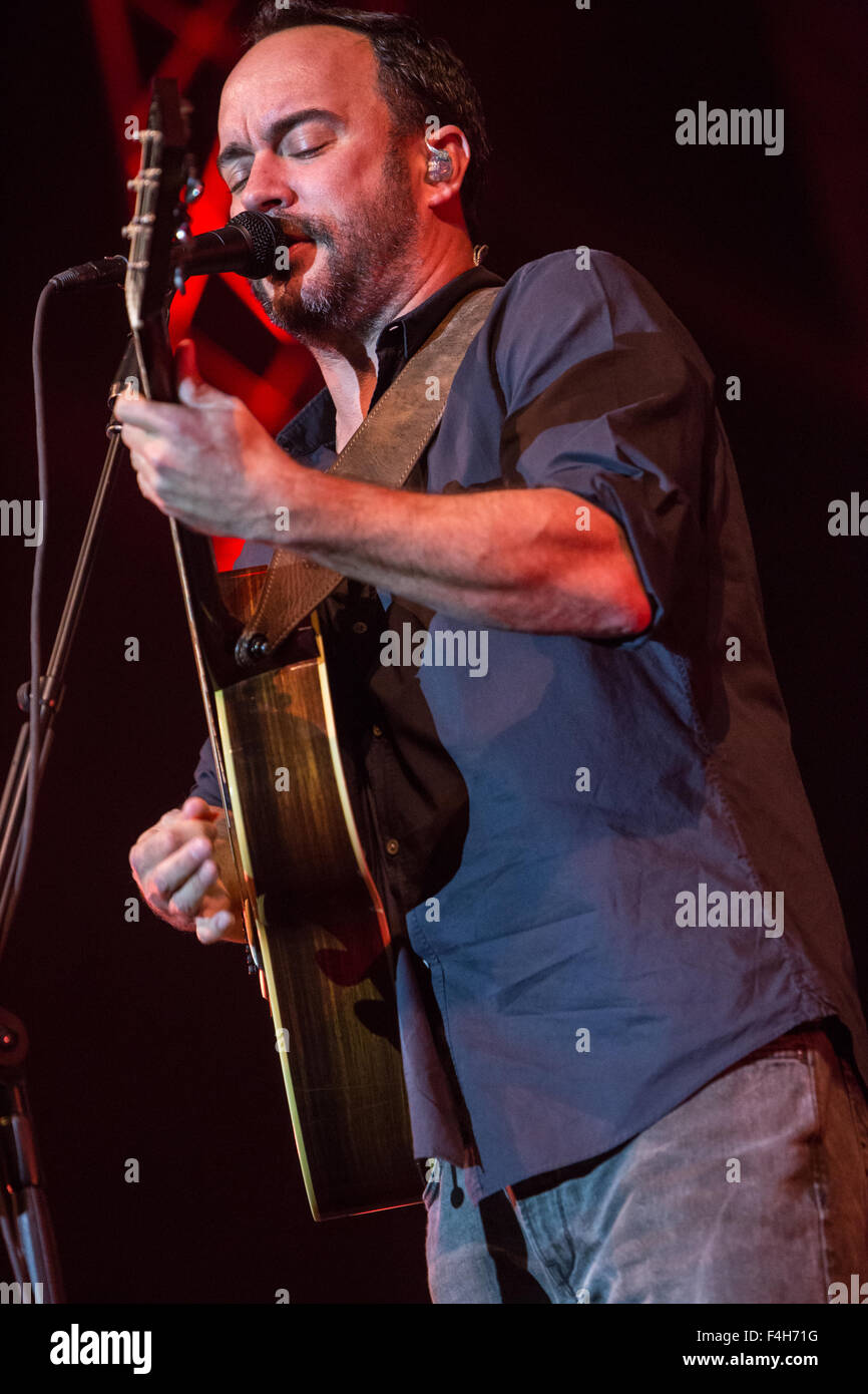 Assago Mailand Italien. 17. Oktober 2015. US-amerikanische Rock-Band, die DAVE MATTHEWS BAND in der ersten der vier Termine geplant in Italien im Mediolanum Forum tritt: Rodolfo weitertransferiert/Alamy Live News Stockfoto