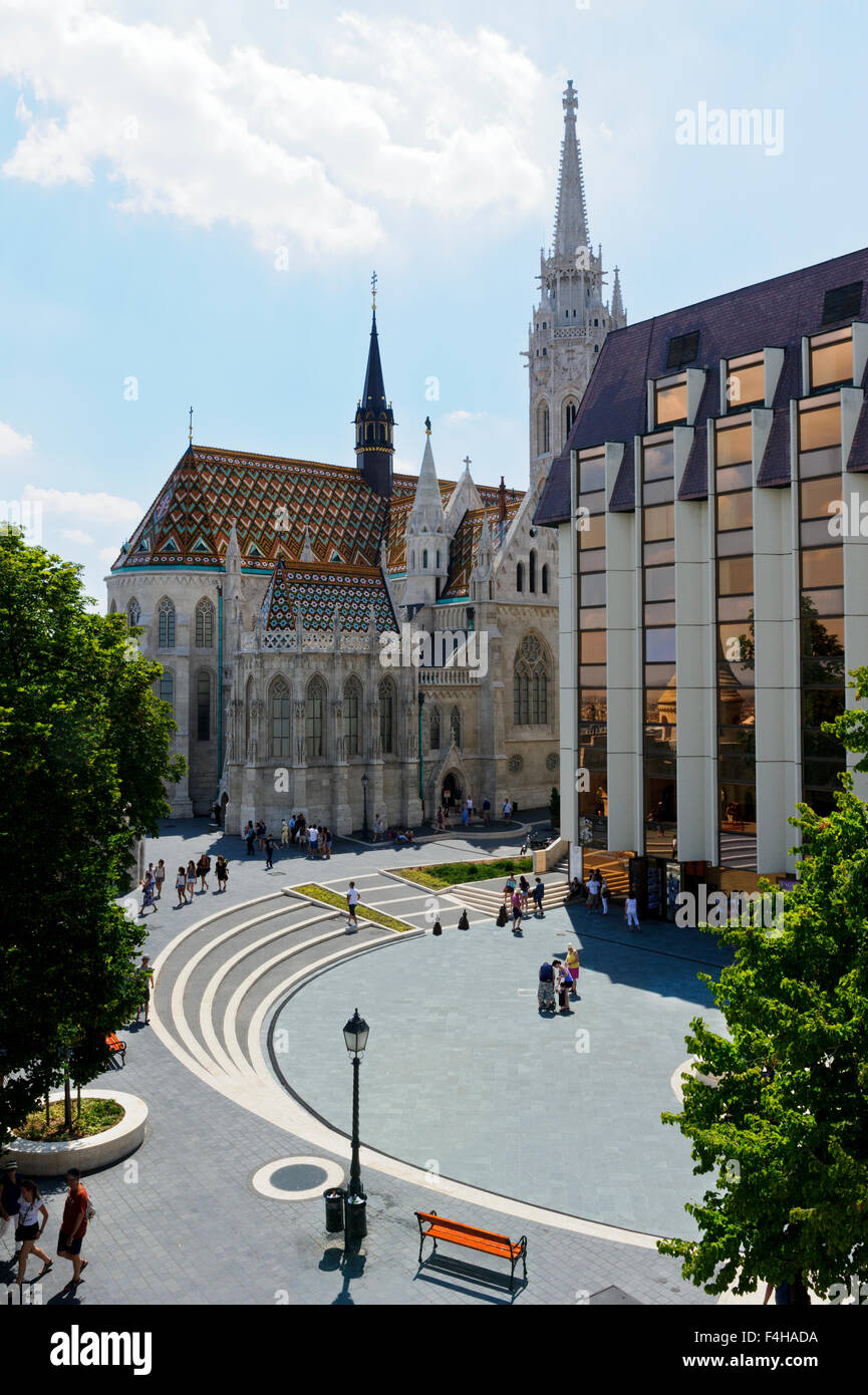 Matyas Kirche mit Muster gekachelt Dach in Fischerbastei, Budapest, Ungarn. Stockfoto