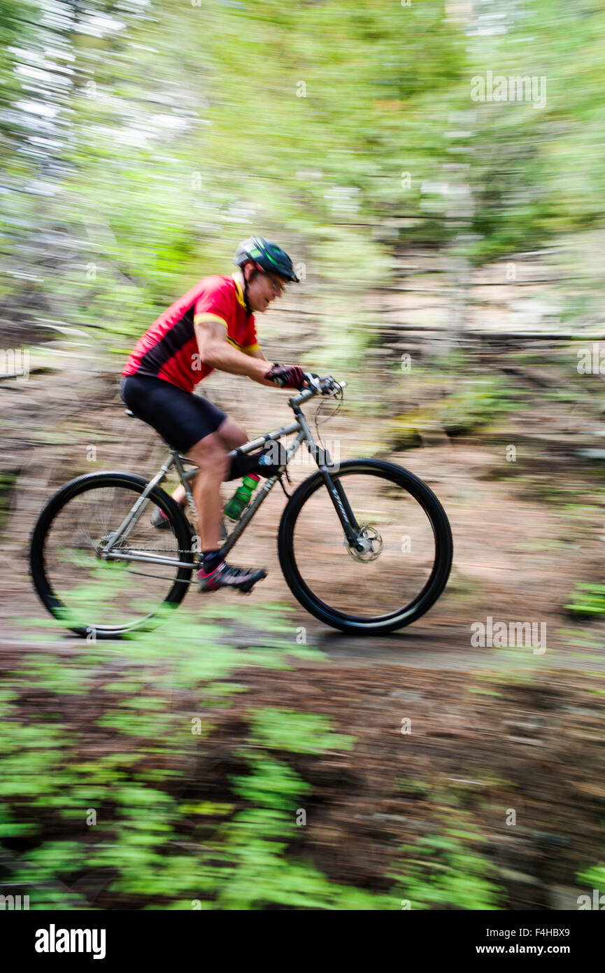 Mountain-Bike-Fahrer auf kleine Regenbogen Trail, in der Nhe von Bear  Creek, Salida, Colorado, USA Stockfotografie - Alamy
