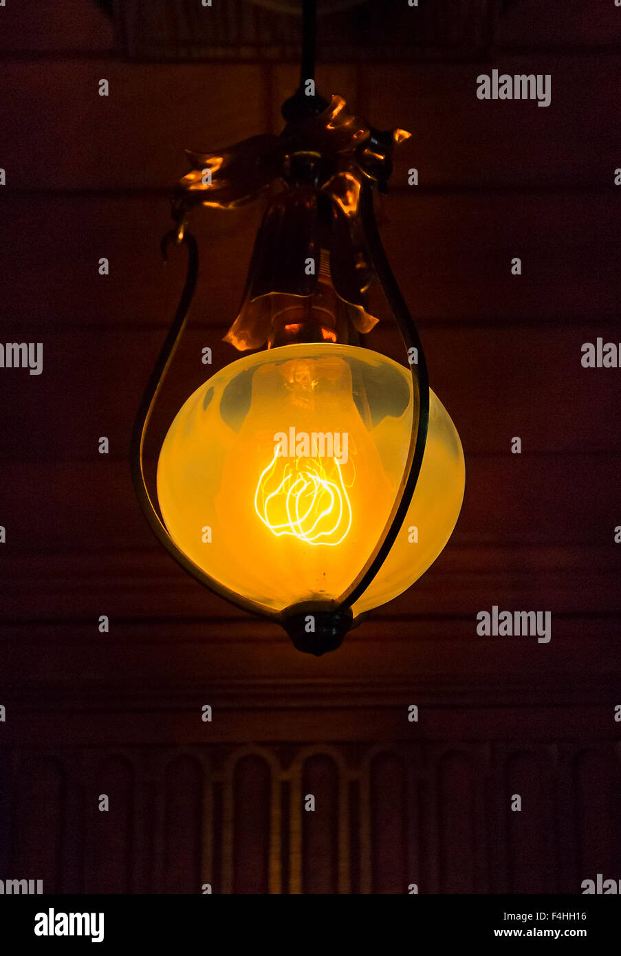 Eine viktorianische Lampe, genommen in Wightwick Manor Stockfoto