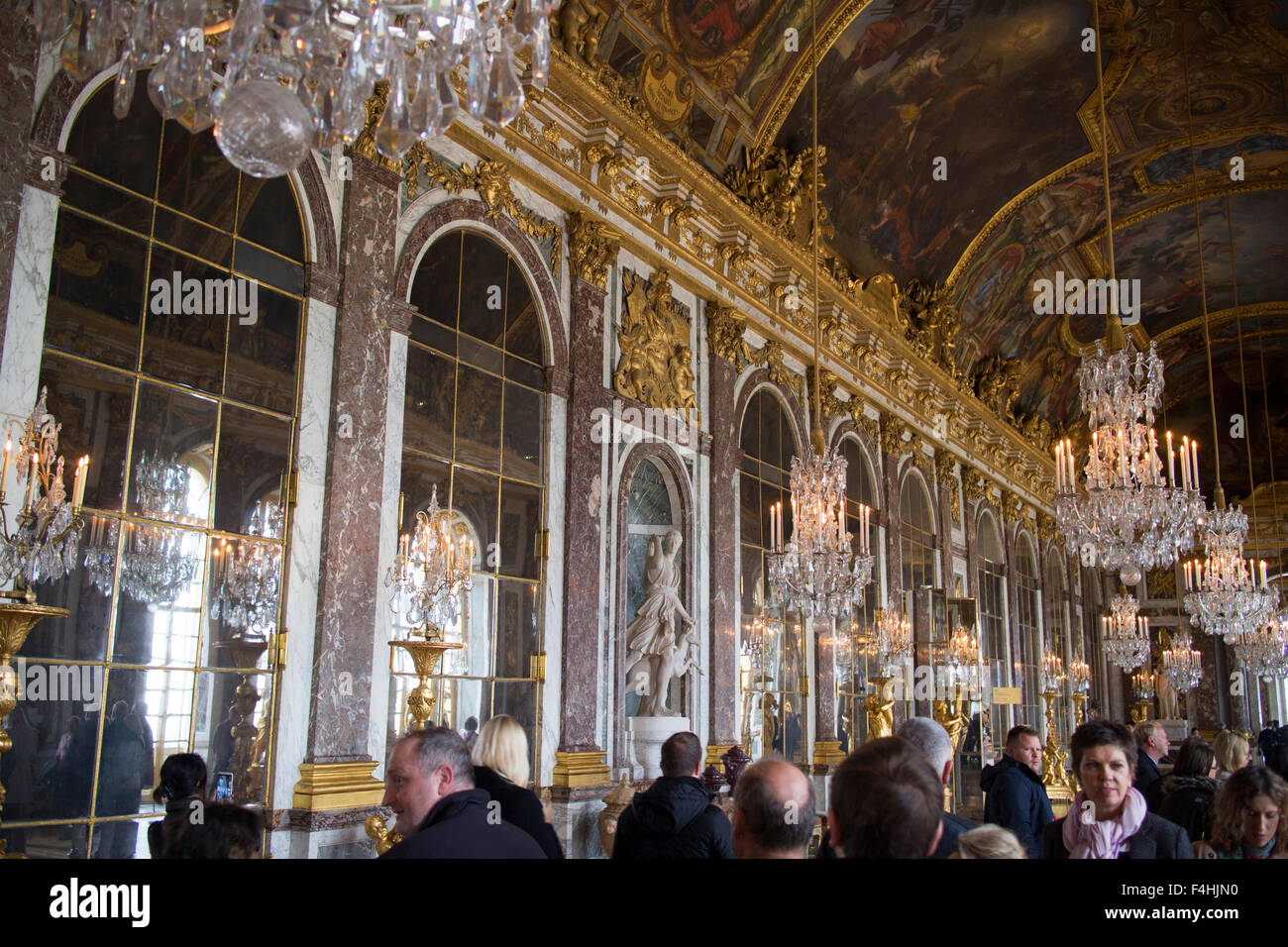 Der Spiegelsaal im Schloss von Versailles eine königliche Schloss Versailles in der Region Île-de-France Frankreich einem Vorort von Paris Stockfoto