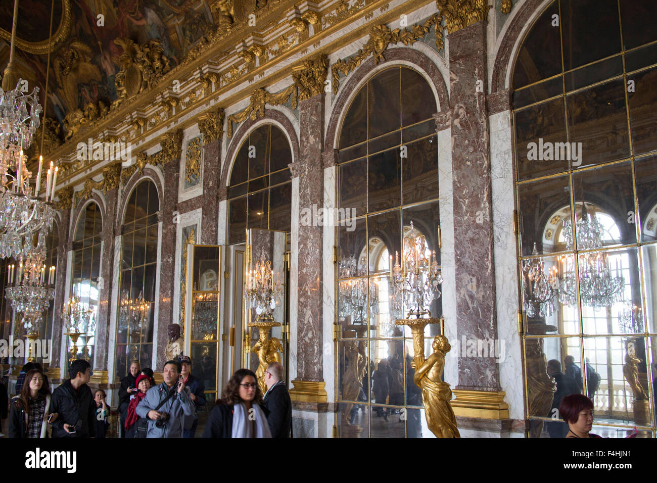 Der Spiegelsaal im Schloss von Versailles eine königliche Schloss Versailles in der Region Île-de-France Frankreich einem Vorort von Paris Stockfoto