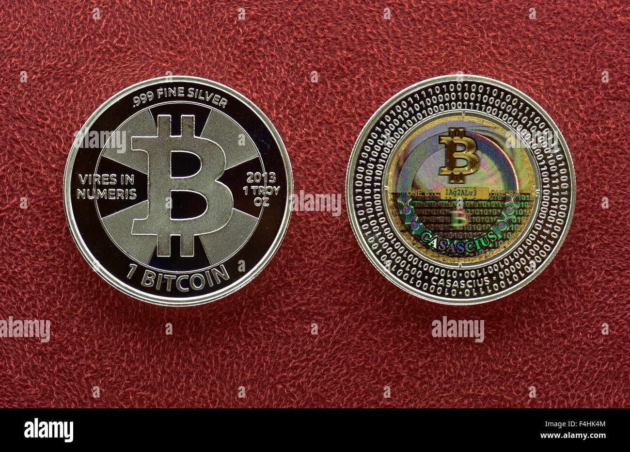 Links) Vorder- und Rückseite des physischen Casascius Silbermünze Bitcoin ( BTC 1 Stockfotografie - Alamy