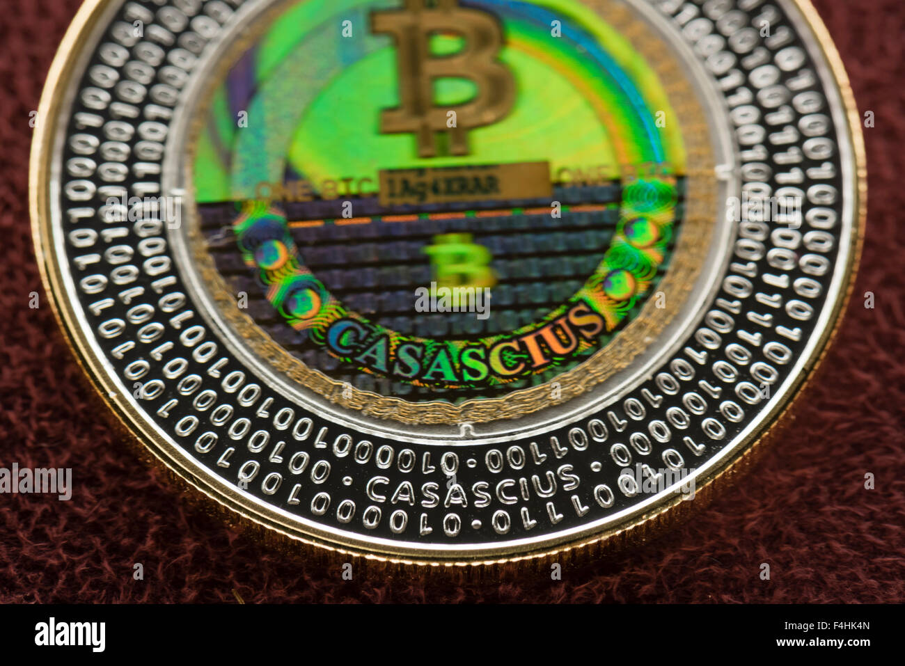 Zurück von einer physischen Casascius Bitcoin Silbermünze, mit Hologramm  Stockfotografie - Alamy
