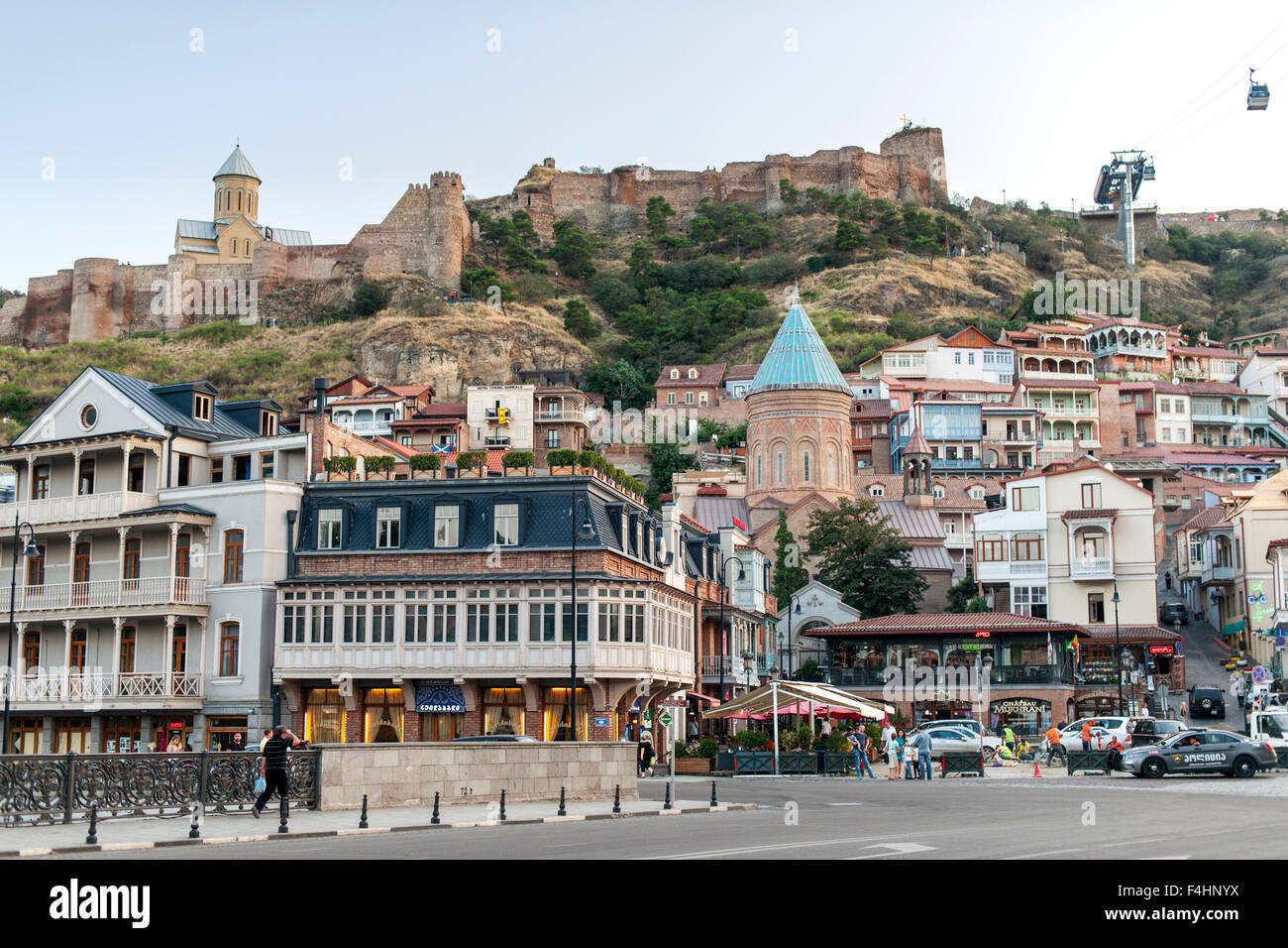 Blick auf Narikala Festung und Altstadt von Tiflis, der Hauptstadt ...