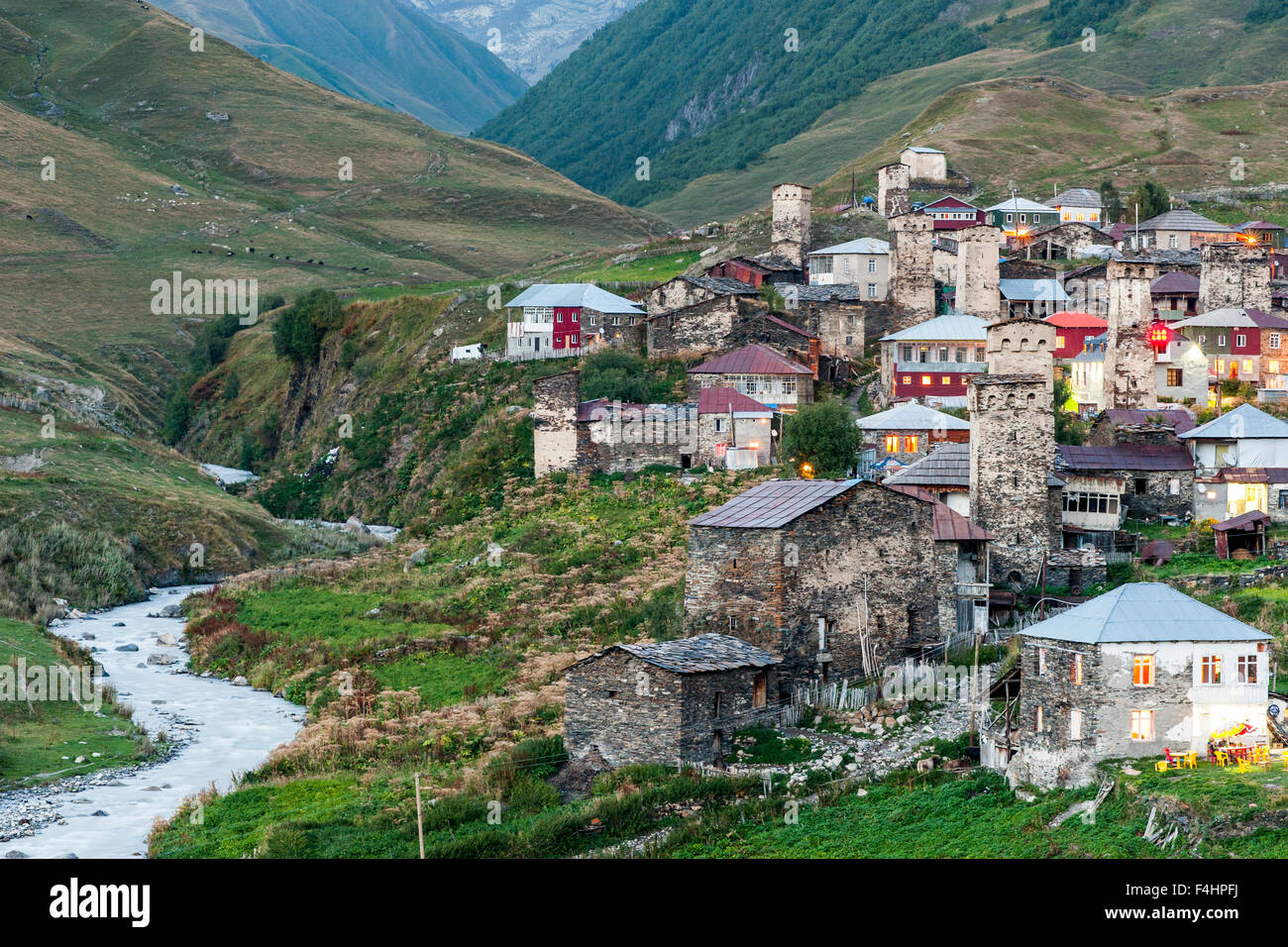 Zhibiani, eine der vier Weilern bestehend aus Ushguli Gemeinschaft in Swanetien Bezirk, Kaukasus, Nordgeorgia. Stockfoto
