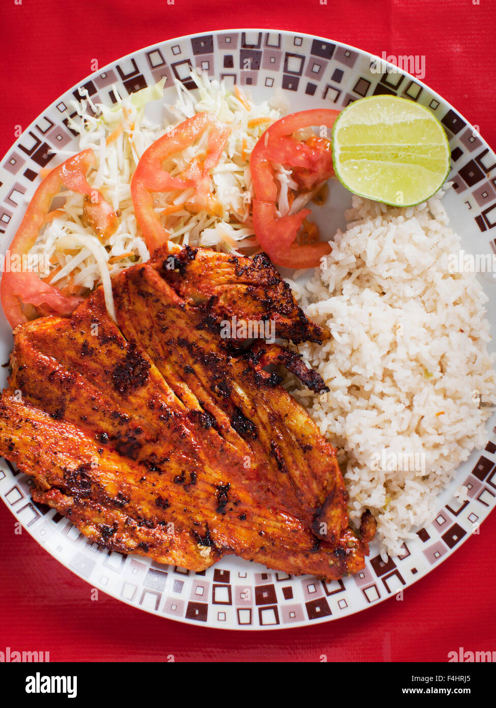 Ähnlich wie im Stil der berühmten mexikanischen Gericht Ostrom Xic, dieser Fisch Yucatan-Stil ist mit Achiote eingerieben und gegrillt. Isla Mujeres Stockfoto