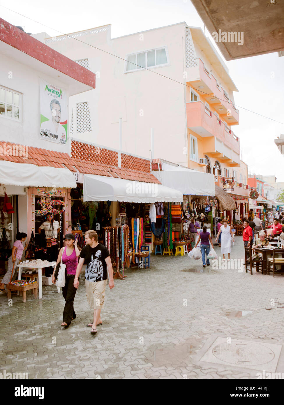 Touristen-shopping in der Innenstadt von Isla Mujeres. Mexiko Stockfoto