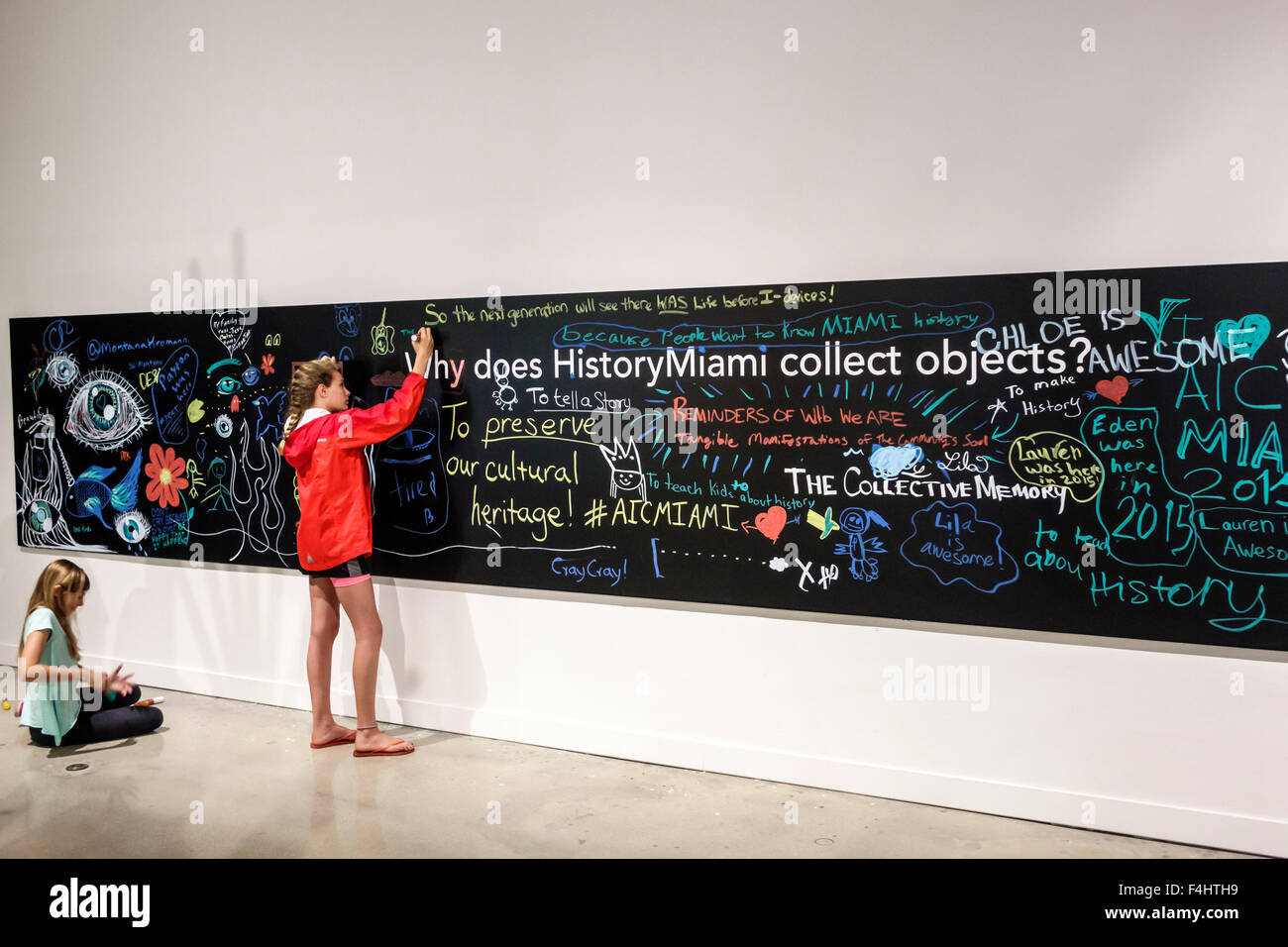 Miami Florida, Miami-Dade Cultural Center, Zentrum, GeschichteMiami Museum, Lokalgeschichte, Innenraum, Ausstellungsausstellung, Mädchenmädchen, junge Leute Stockfoto