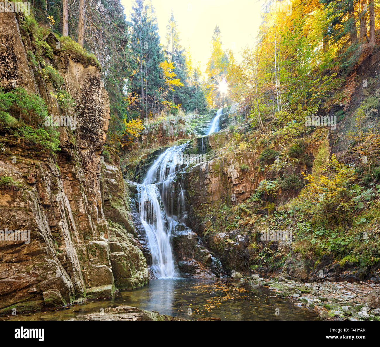 Kamienczyk Wasserfall in Szklarska Poreba in Polnisch Berge Stockfoto