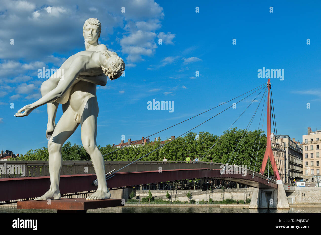 Das Gewicht von Oneself Statue auf der Saone Banken in der Nähe des Palais de Justice Fußgängerbrücke, Lyon, Rhone, Frankreich, Europa Stockfoto
