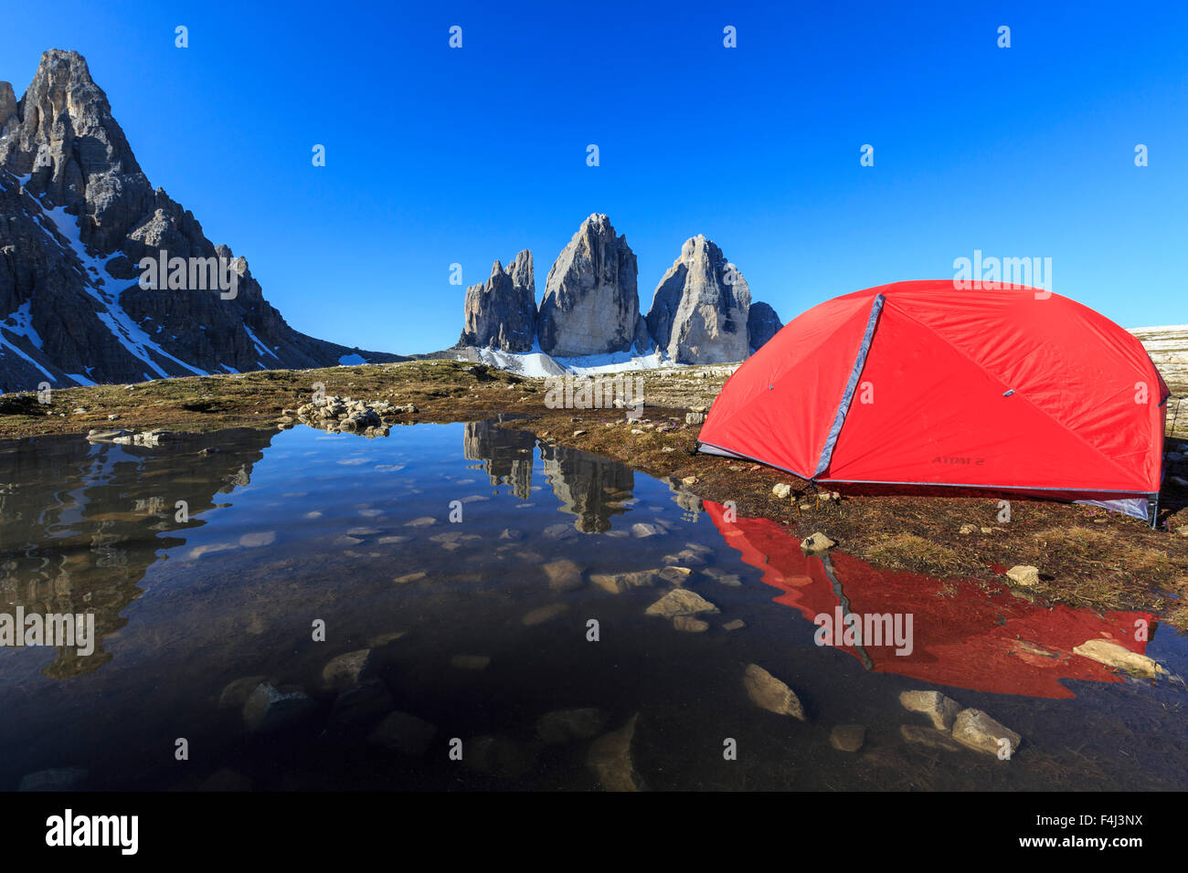 Wanderer-Zelt vor den drei Zinnen von Lavaredo, Sexten, Dolomiten, Trentino-Alto Adige, Italien, Europa Stockfoto