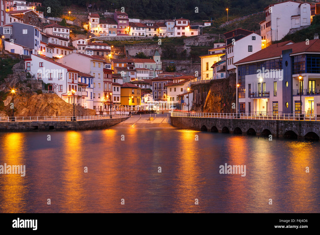 Häuser und das Meer. Cudillero. Asturien Provence. Spanien. Europa Stockfoto