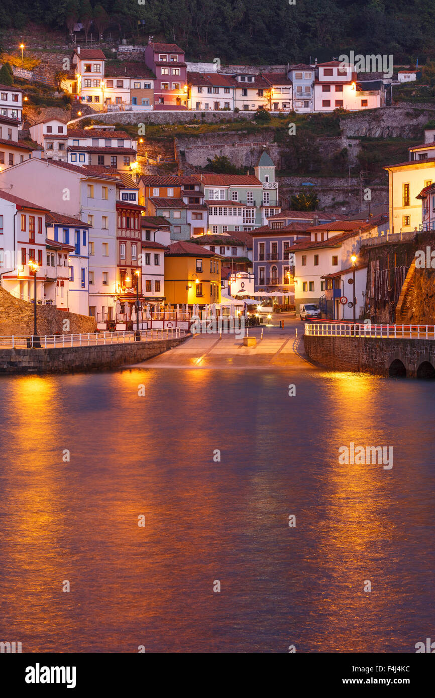 Häuser und das Meer. Cudillero. Asturien Provence. Spanien. Europa Stockfoto