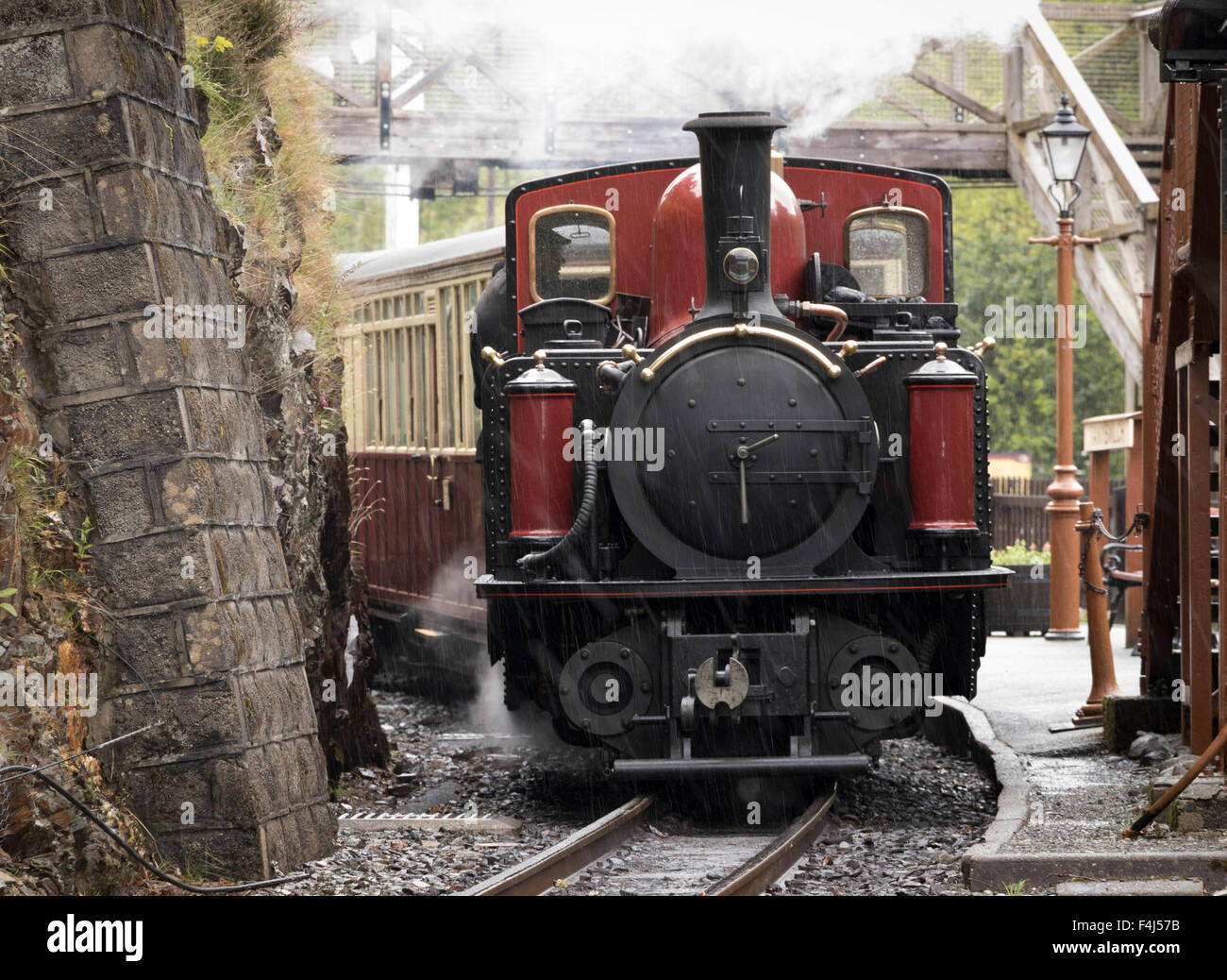 Dampf-Motor Dafydd Lloyd George an Tan-y-Bwlch Bahnhof wieder Eisenbahn, Wales, Vereinigtes Königreich, Europa Stockfoto