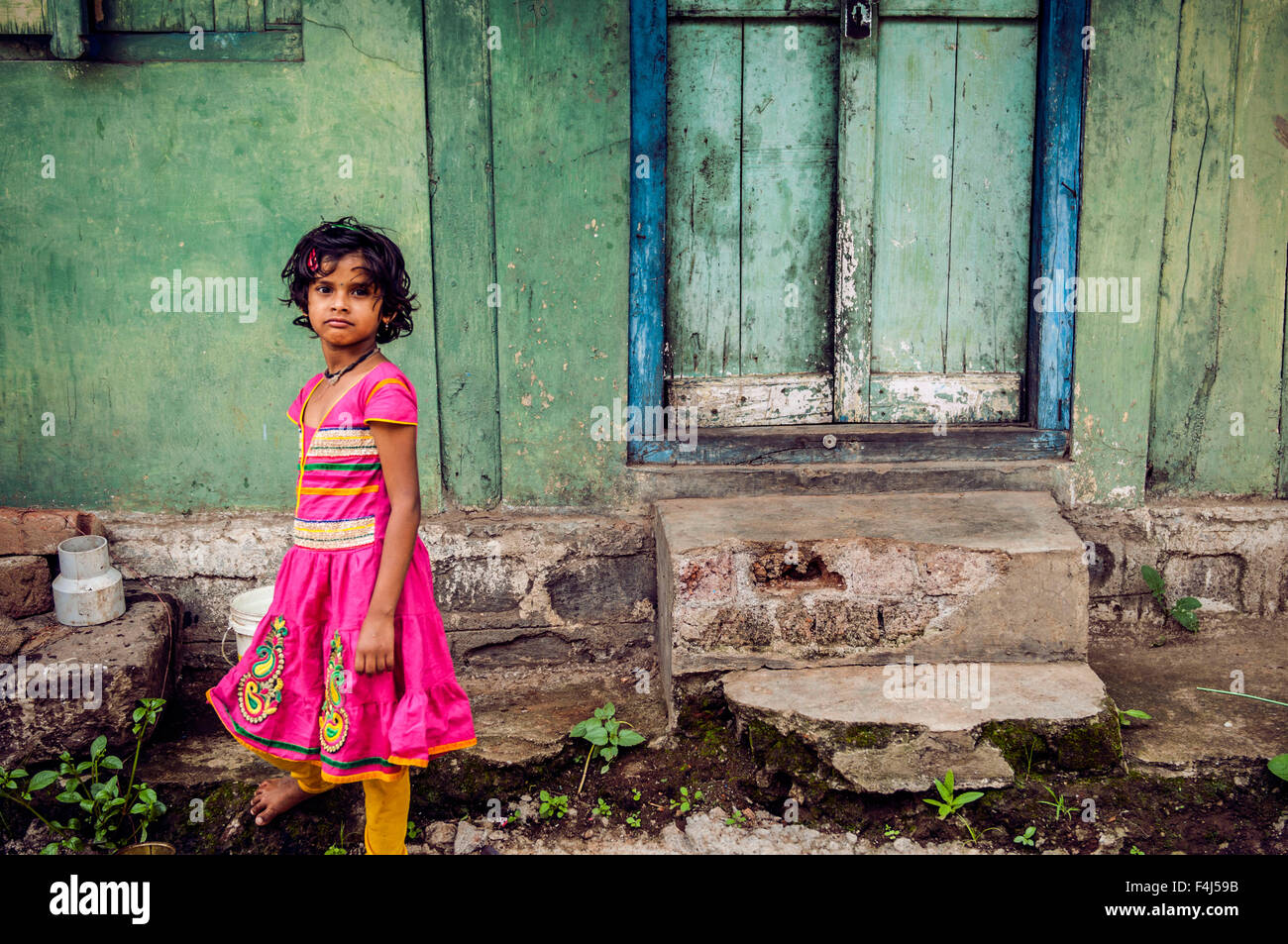 Ein Kind auf den Straßen von Trimbakeshwar Stockfoto