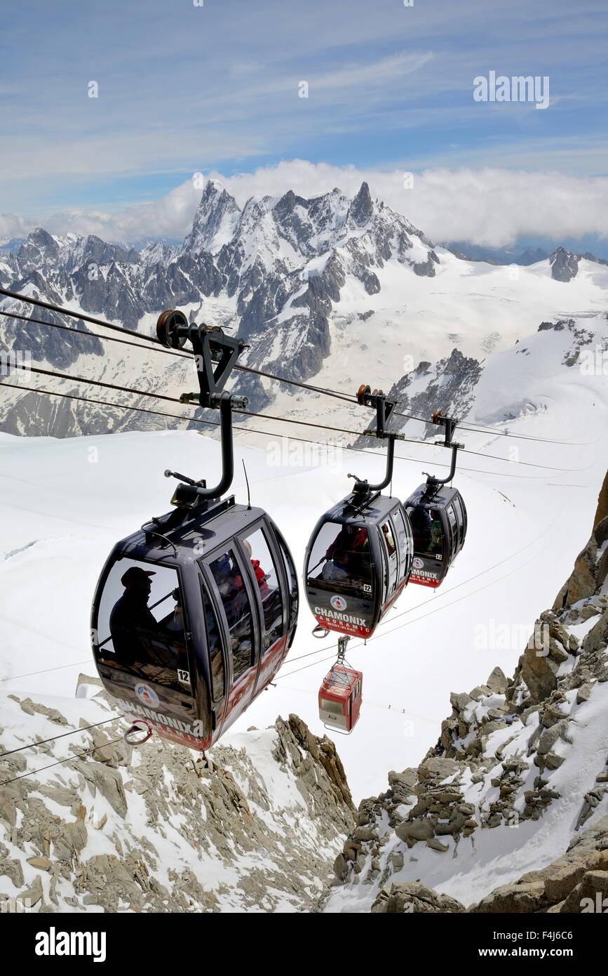 Seilbahnen, nähert sich Aiguille du Midi, Mont-Blanc-Massiv, Chamonix, Französische Alpen, Haute Savoie, Frankreich, Europa Stockfoto
