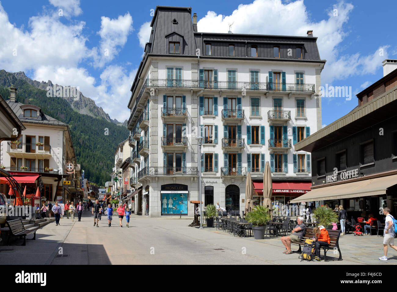Hotels und Geschäfte, die französischen Alpen, Chamonix Mont Blanc, Haute Savoie, Frankreich, Europa Stockfoto