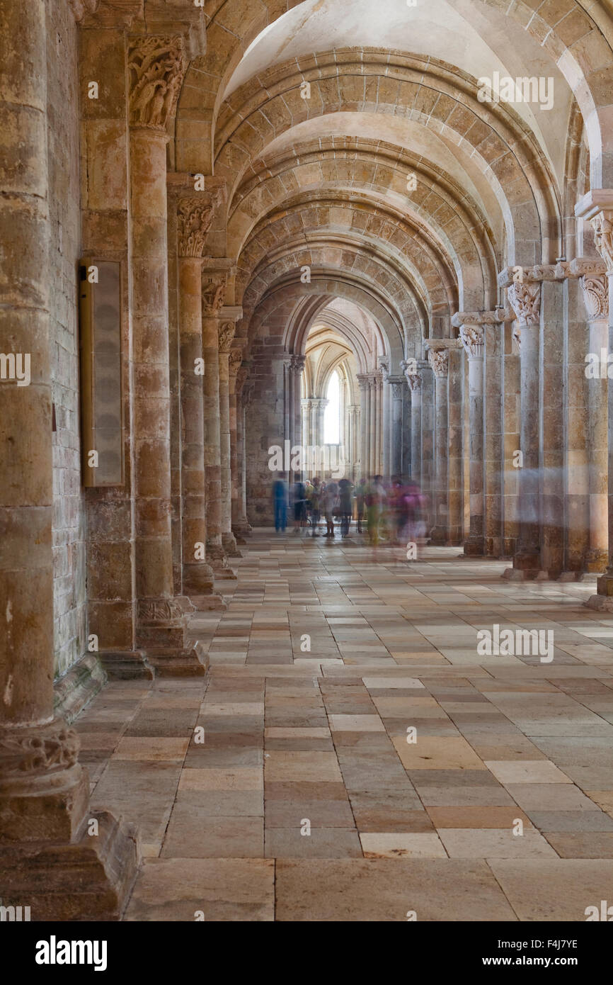 Das Innere der Abtei Saint Marie Madeleine in Vezelay, Yonne, Burgund, Frankreich, Europa Stockfoto
