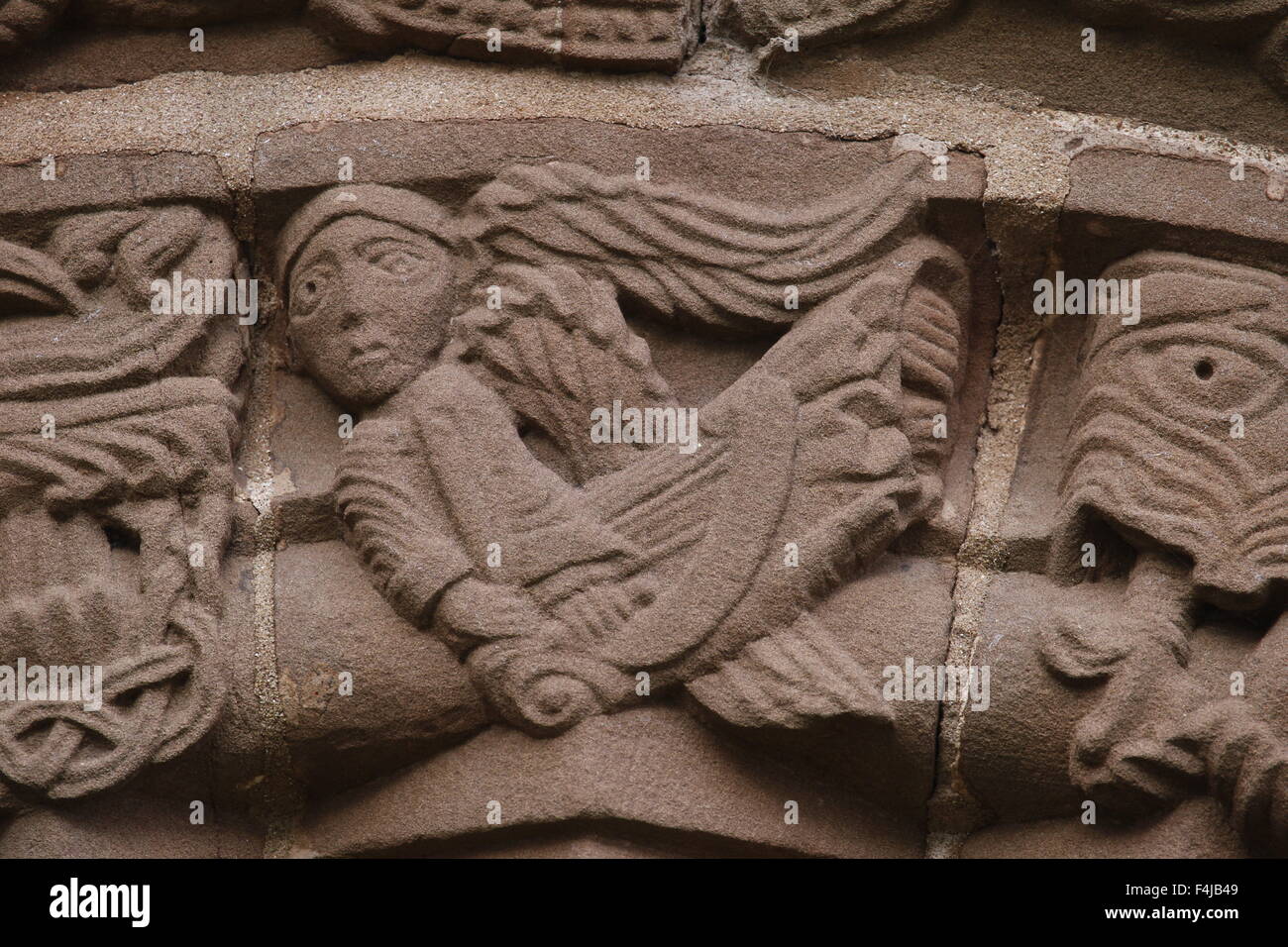 Engel auf Schlussstein der südlichen Tür inneren Bogen, Kilpeck Kirche, Herefordshire, England Stockfoto