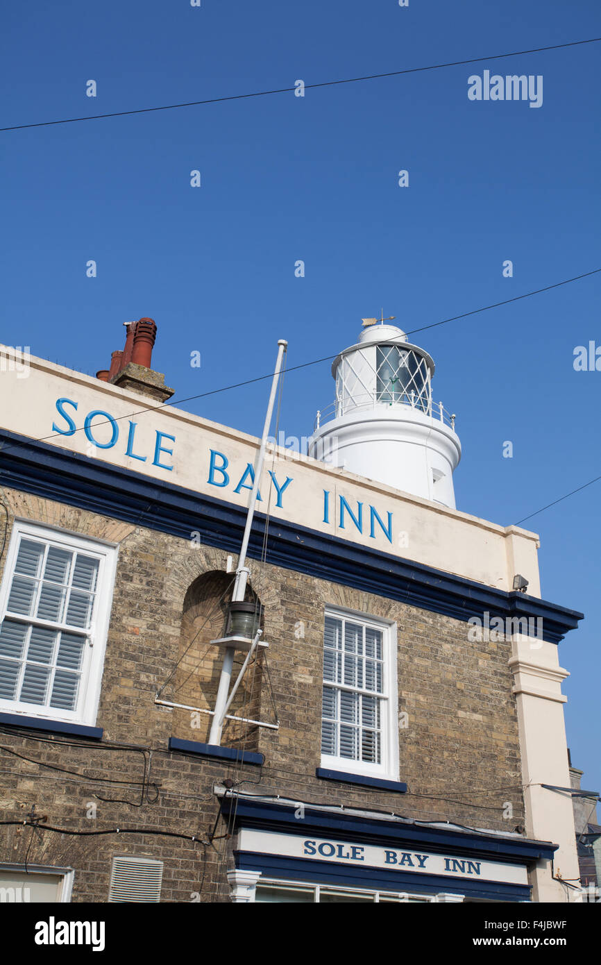 Der Leuchtturm des Leuchtturms Trinity House am Southwold Suffolk England mit der Sohle Bay Bar im Vordergrund Stockfoto