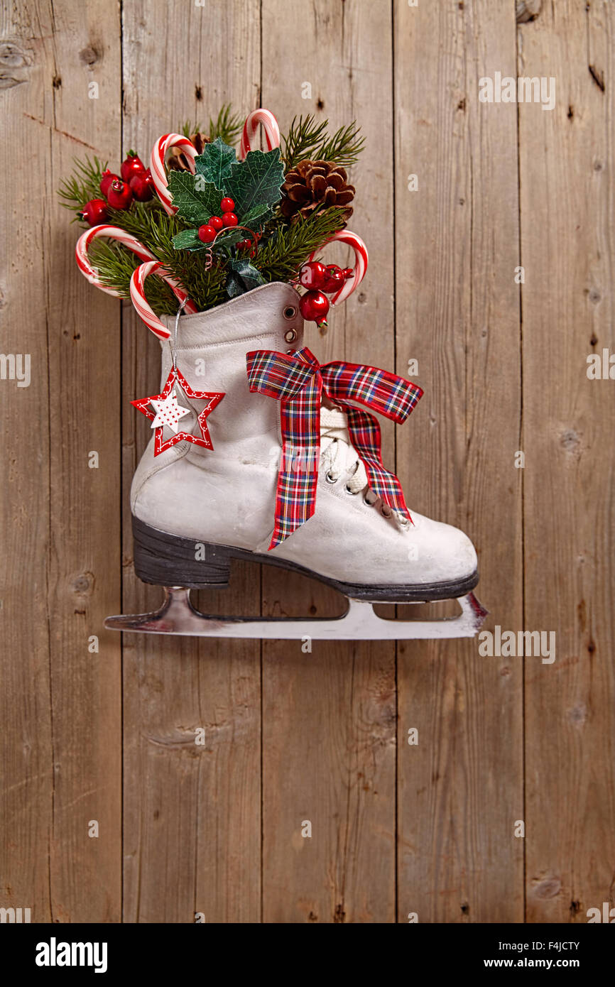 Weihnachts-Dekoration mit skate Stockfoto