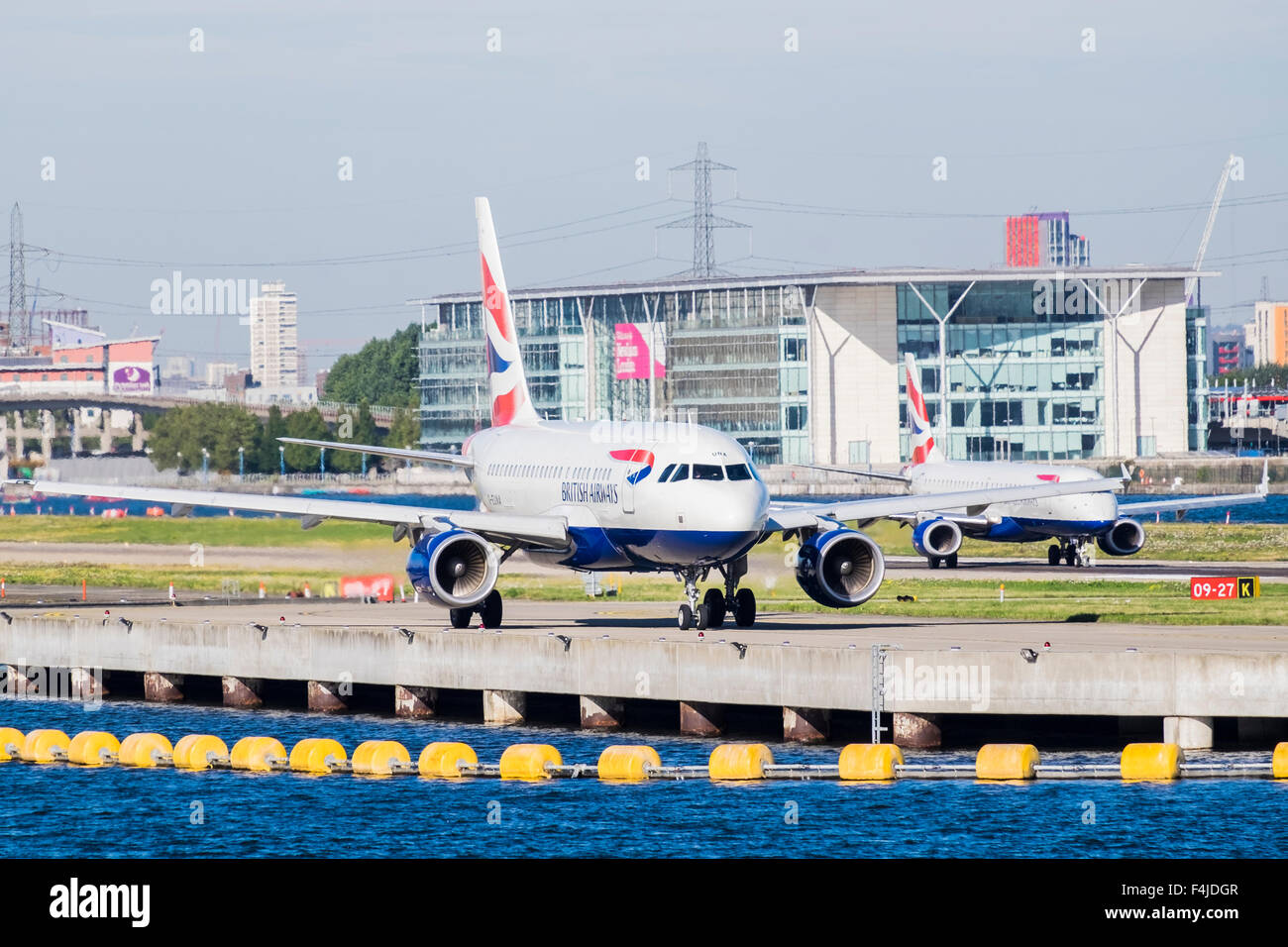 London City Airport Flugzeuge, Docklands, London, England, Vereinigtes Königreich Stockfoto