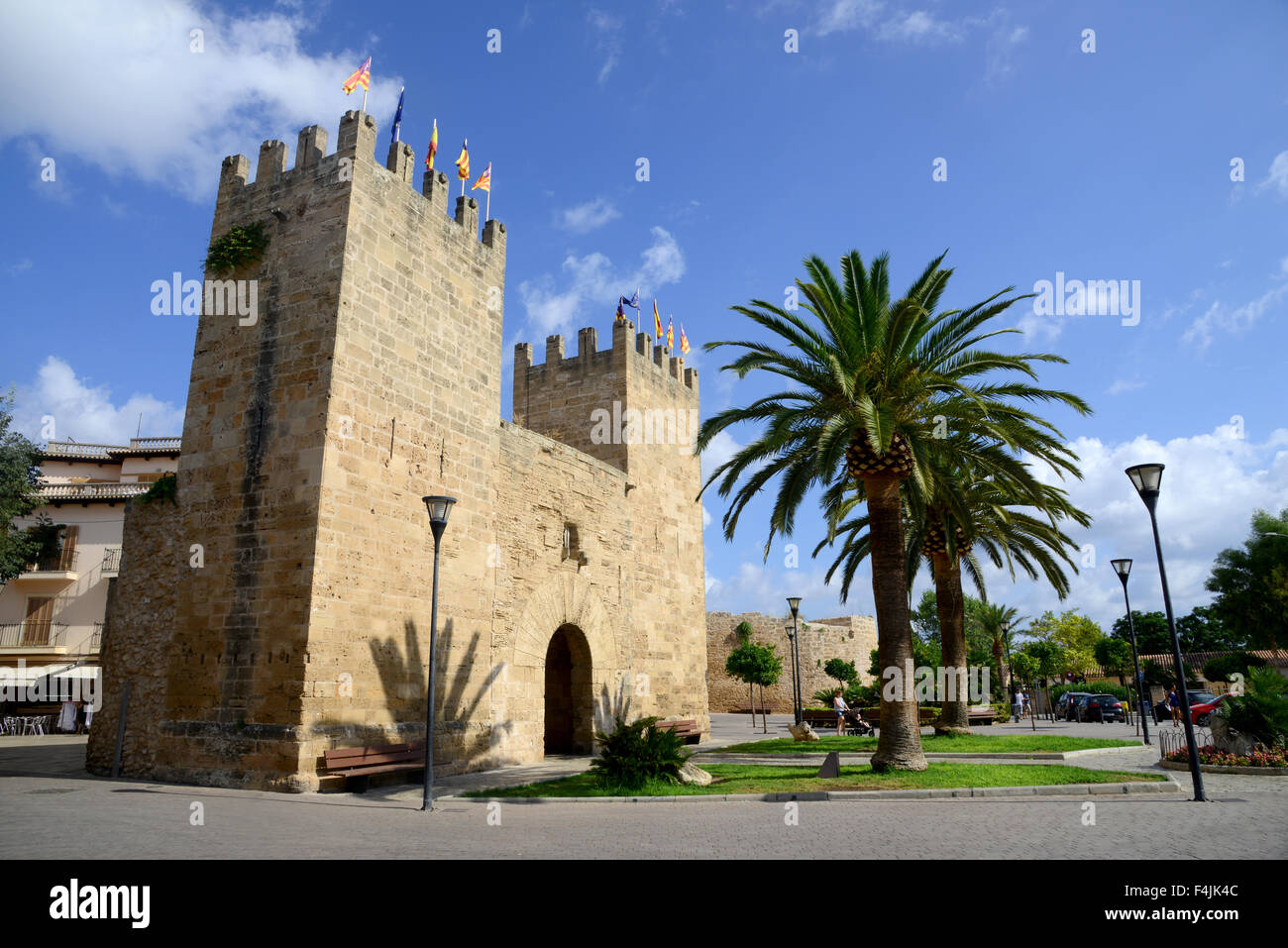 Die Altstadt von Alcudia Xara Tor (Portal del Moll), Porta de Sant Sebastia, Balearen, Mallorca oder Mallorca, Spanien. Stockfoto