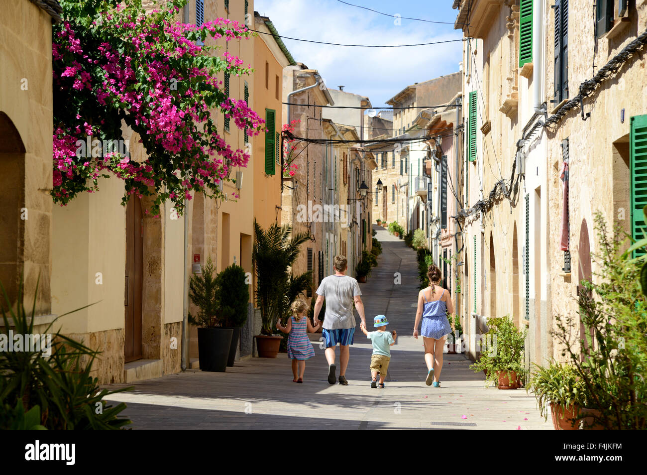 Altstadt von Alcudia Geschäfte, Porta de Sant Sebastia, Balearen, Mallorca oder Mallorca, Spanien. Stockfoto