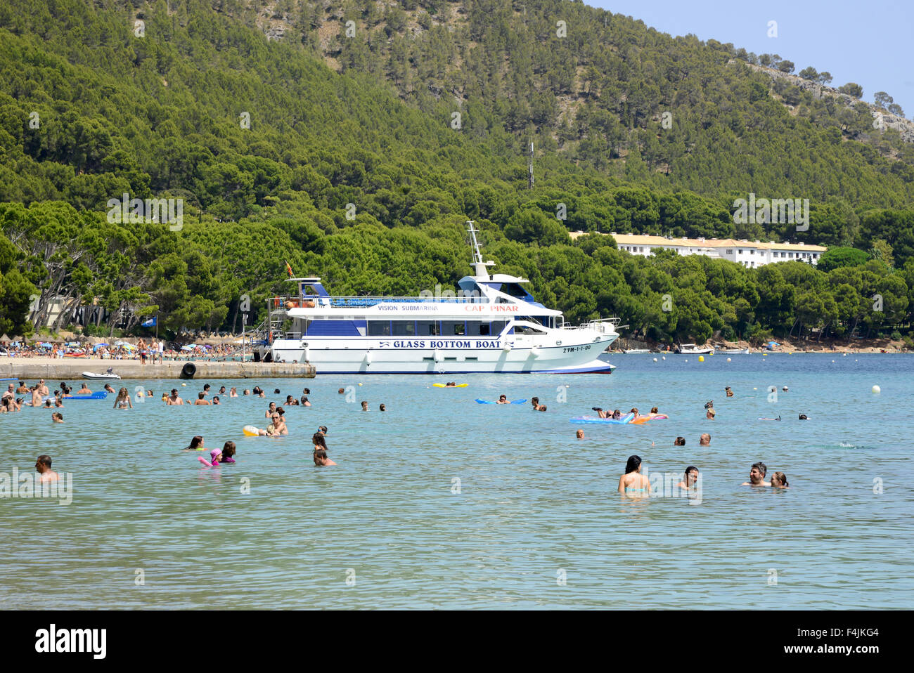 Fahrgastschiff, Strand von Formentor, Mallorca oder Mallorca, Spanien Stockfoto