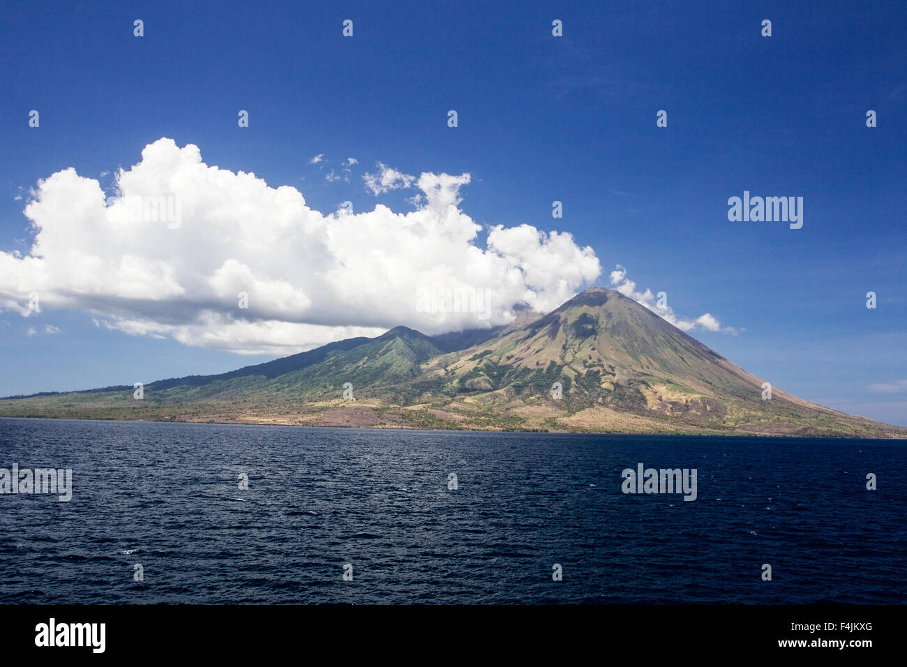 Eine Ansicht des Gunung Api Vulkan Island, Indonesien Stockfoto
